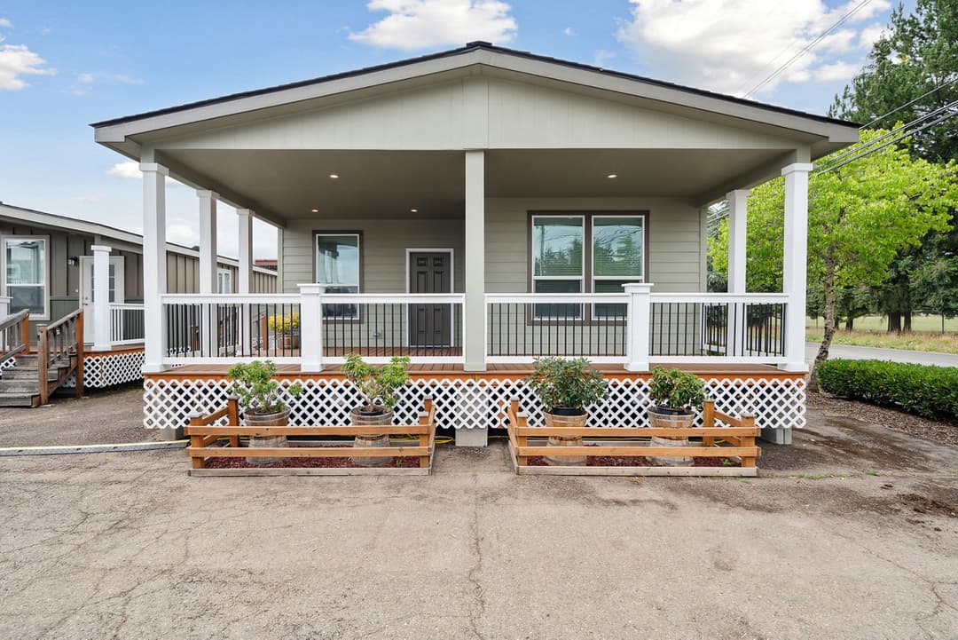 Hillcrest g865 exterior home features