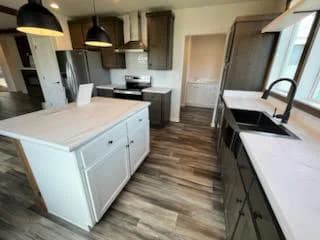 The opal (28483f) interior and kitchen home features