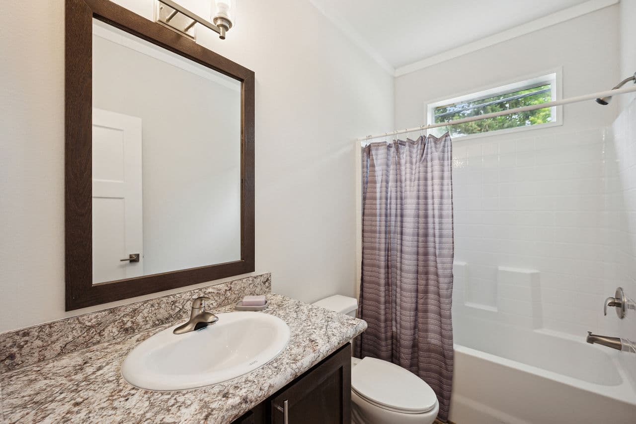 Hillcrest g865 bathroom home features