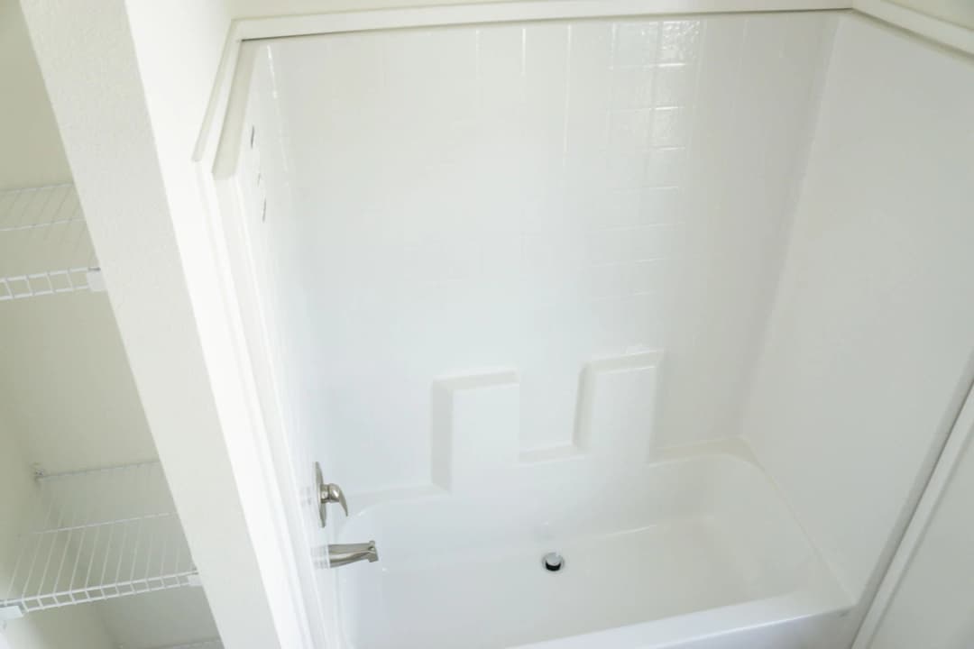 Pure 14663m interior and bathroom home features