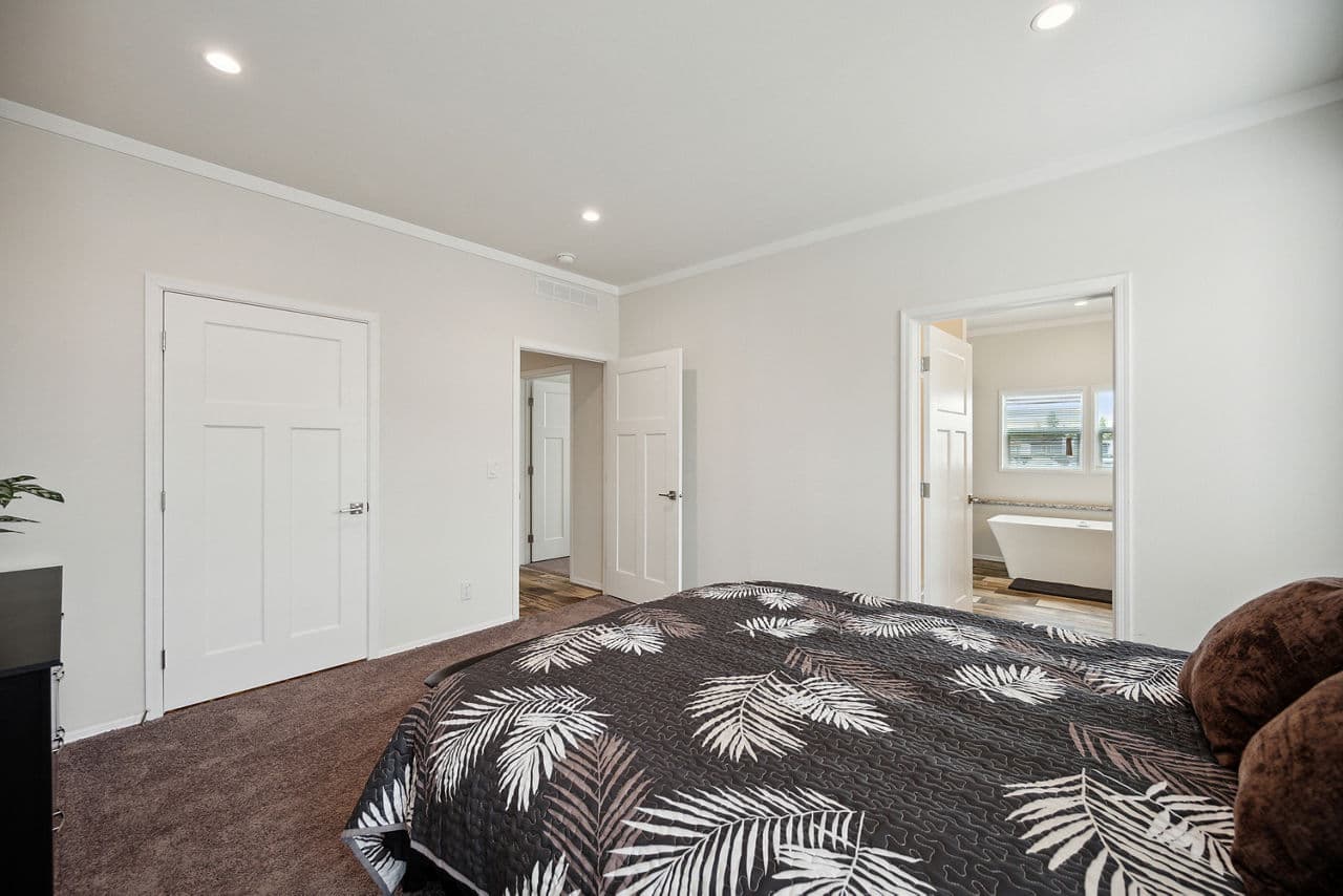 Hillcrest g865 interior home features