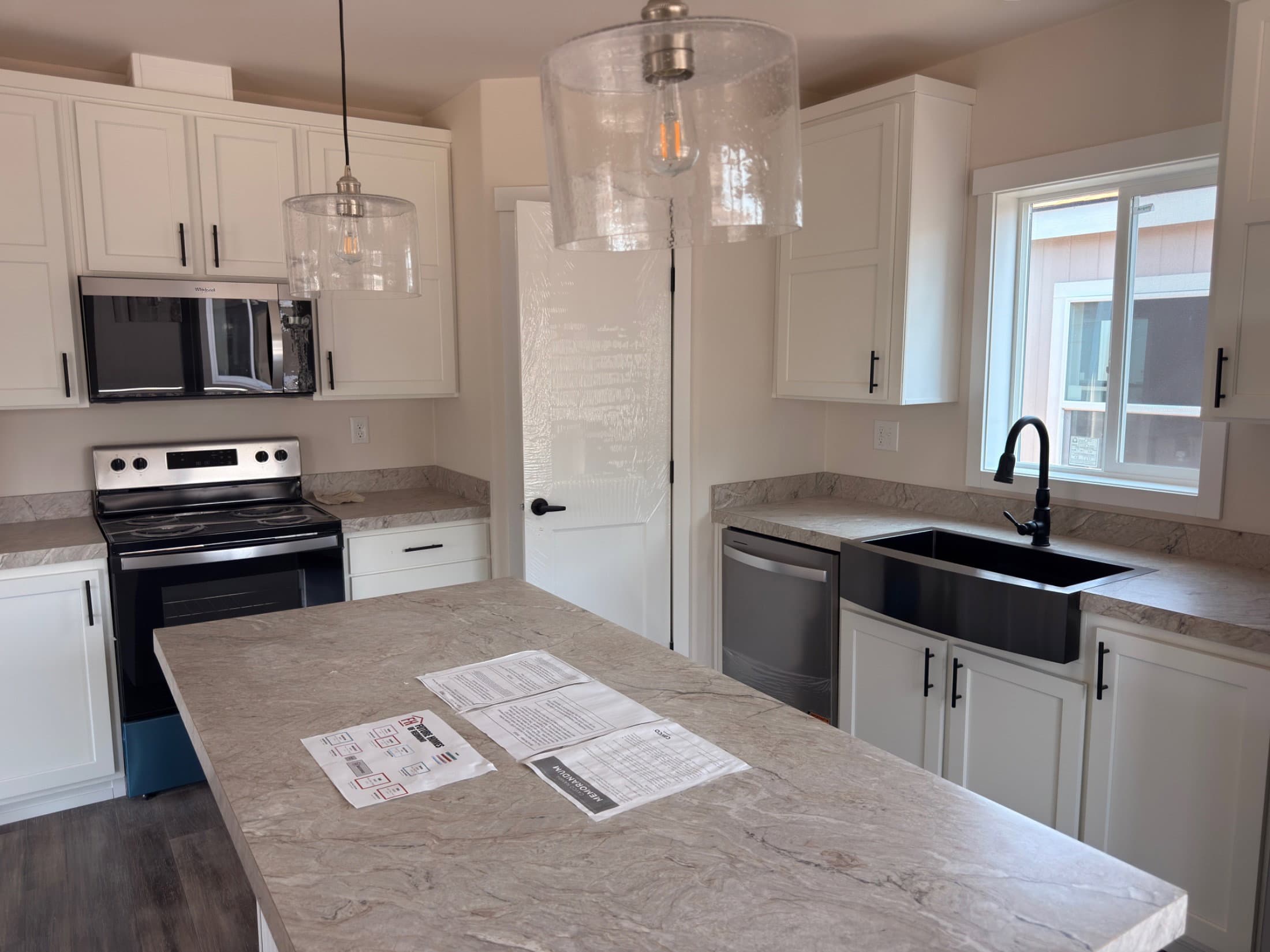 The stratus (24362d) interior and kitchen home features