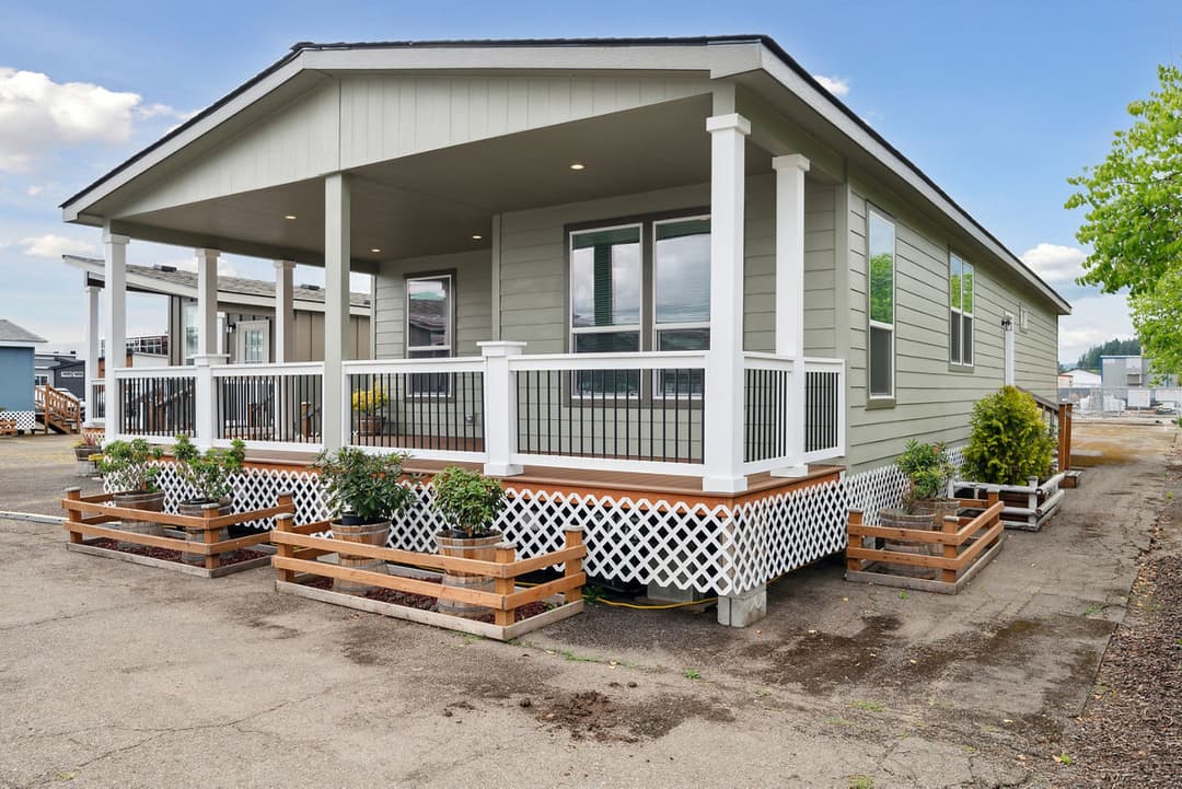 Hillcrest g865 exterior and hero home features