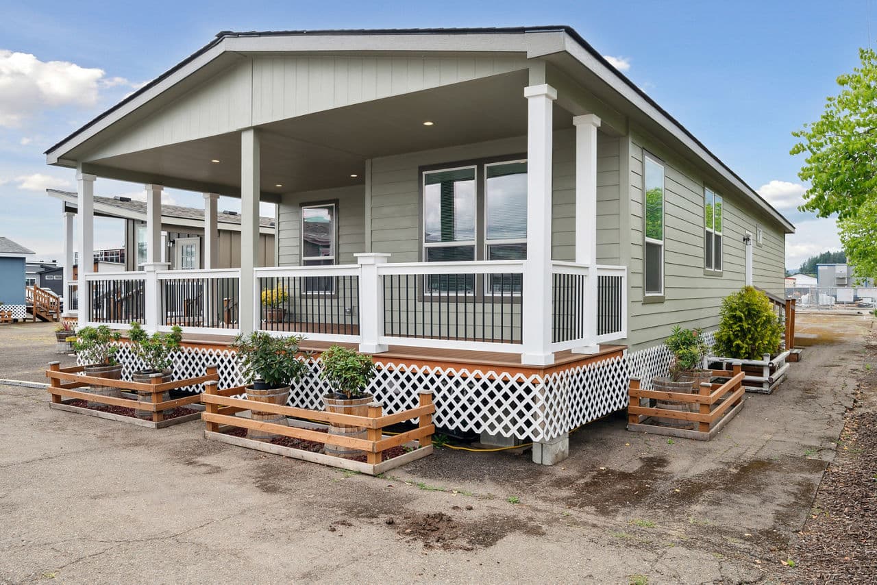 Hillcrest g865 exterior and hero home features
