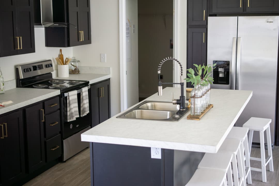 Pure 28604m interior and kitchen home features