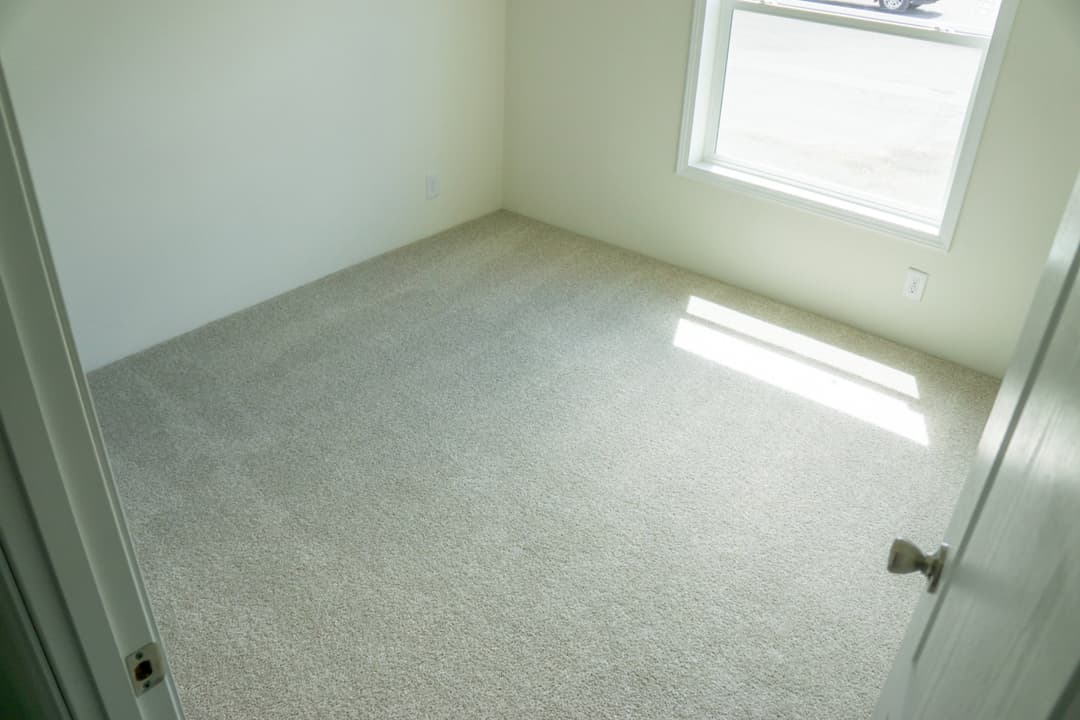 Pure 28604m interior and bedroom home features