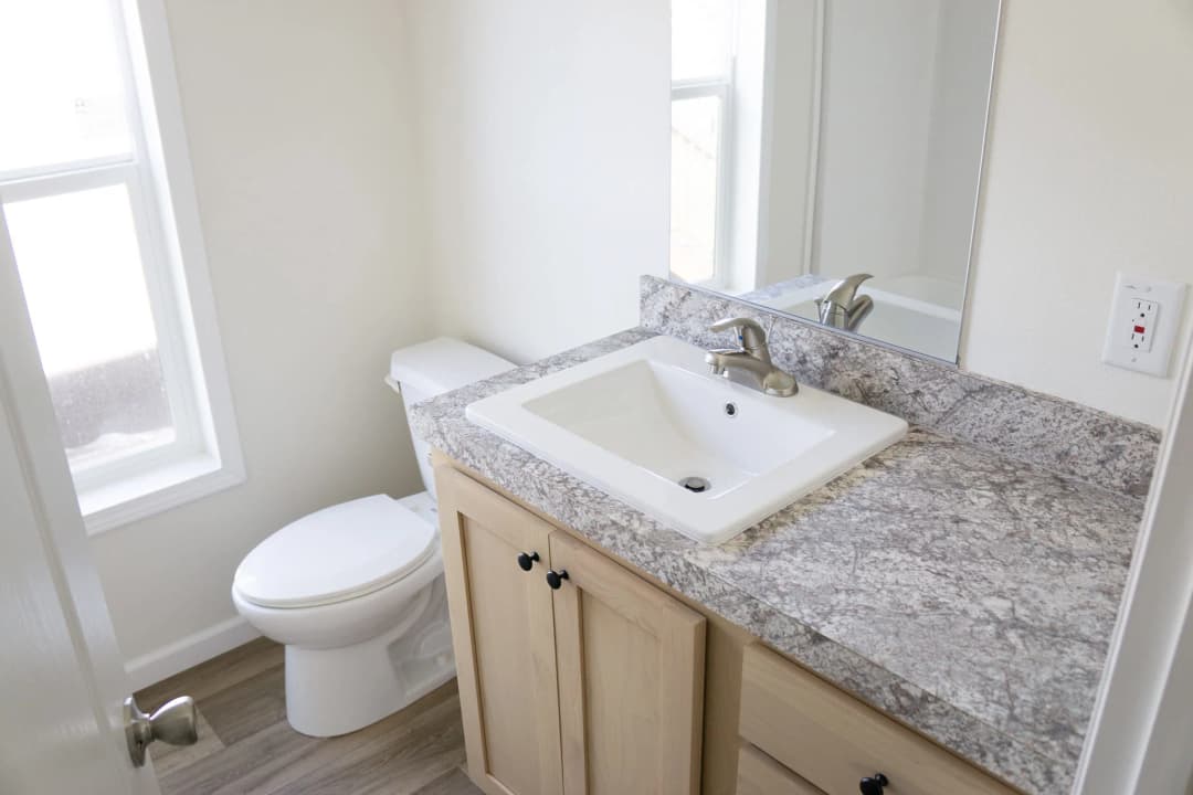 Pure 14663m interior and bathroom home features