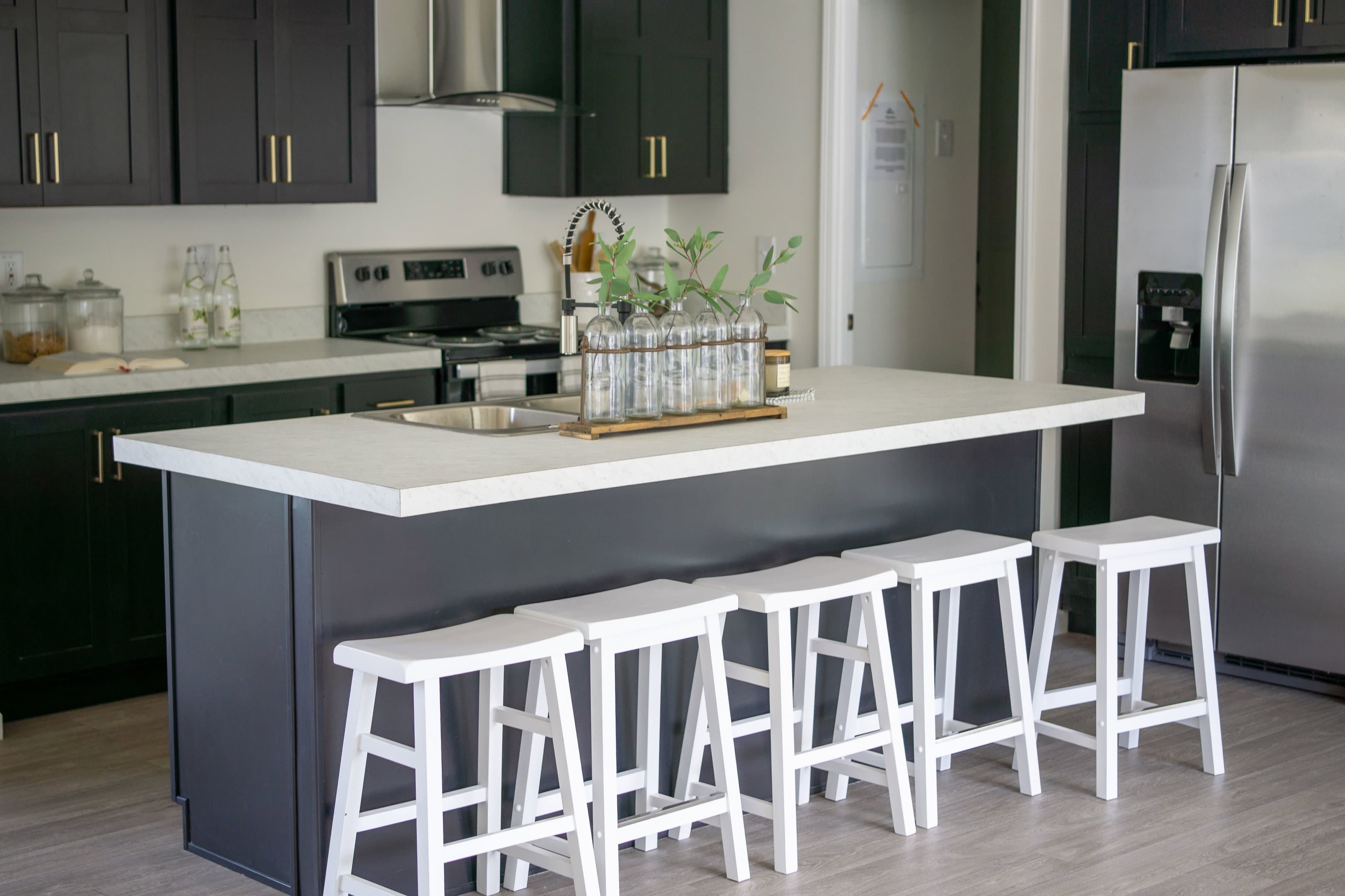 Pure 28604m interior and kitchen home features