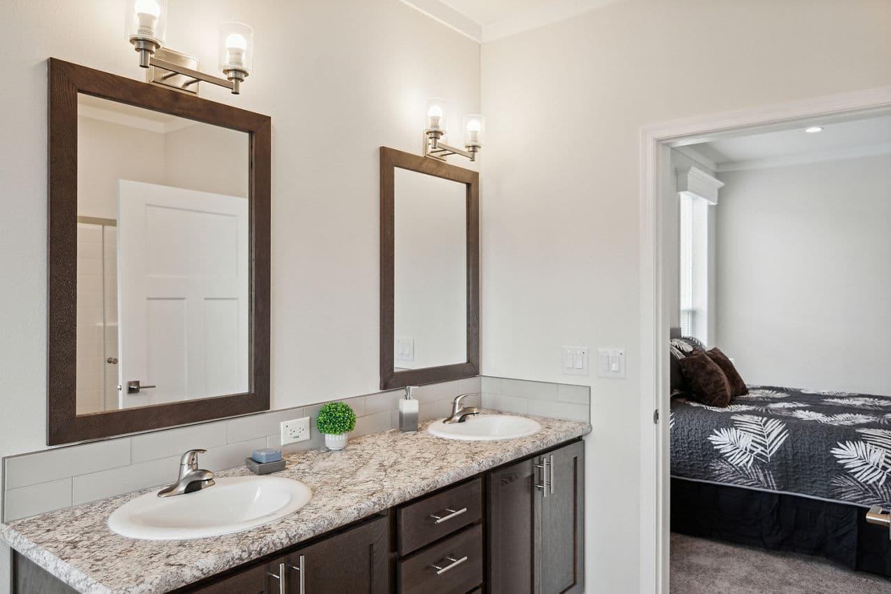 Hillcrest g865 bathroom home features
