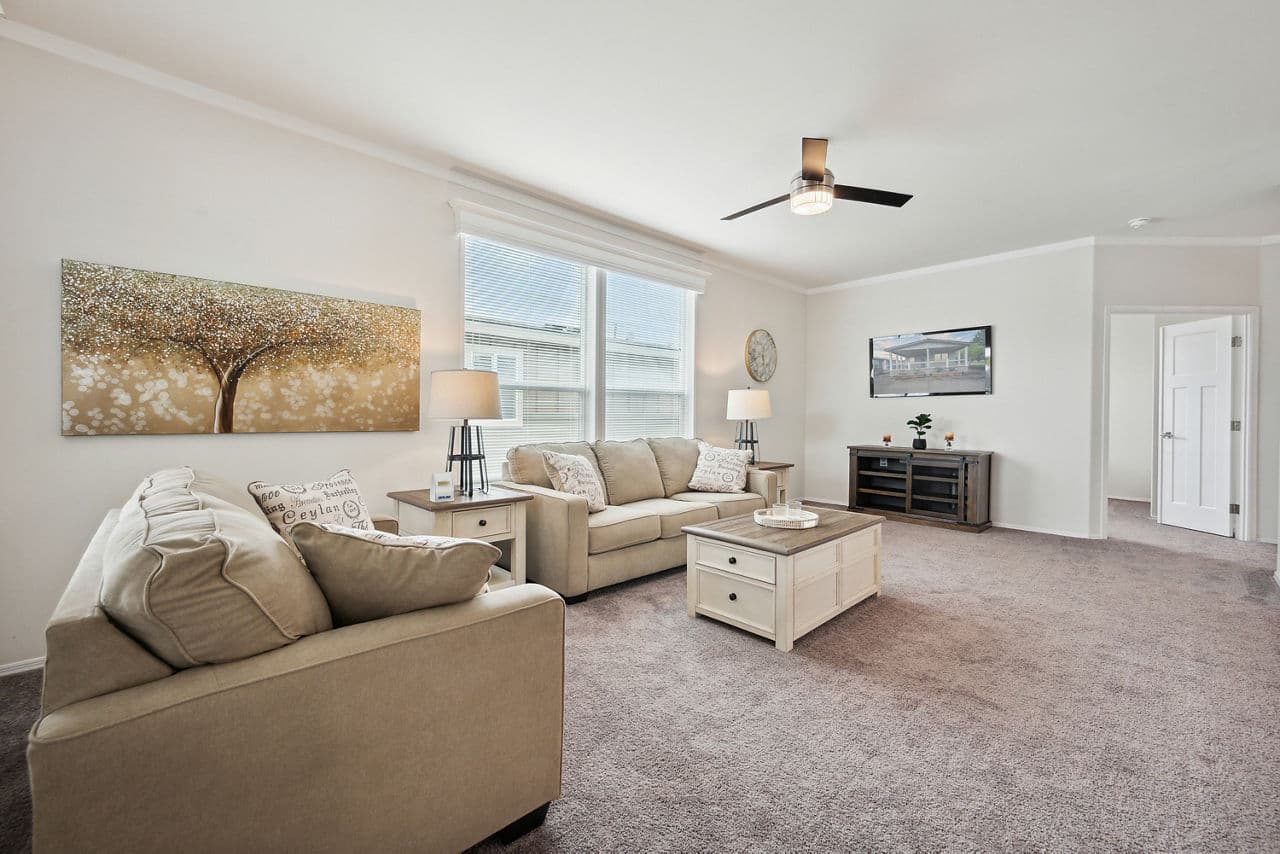 Hillcrest g865 interior home features
