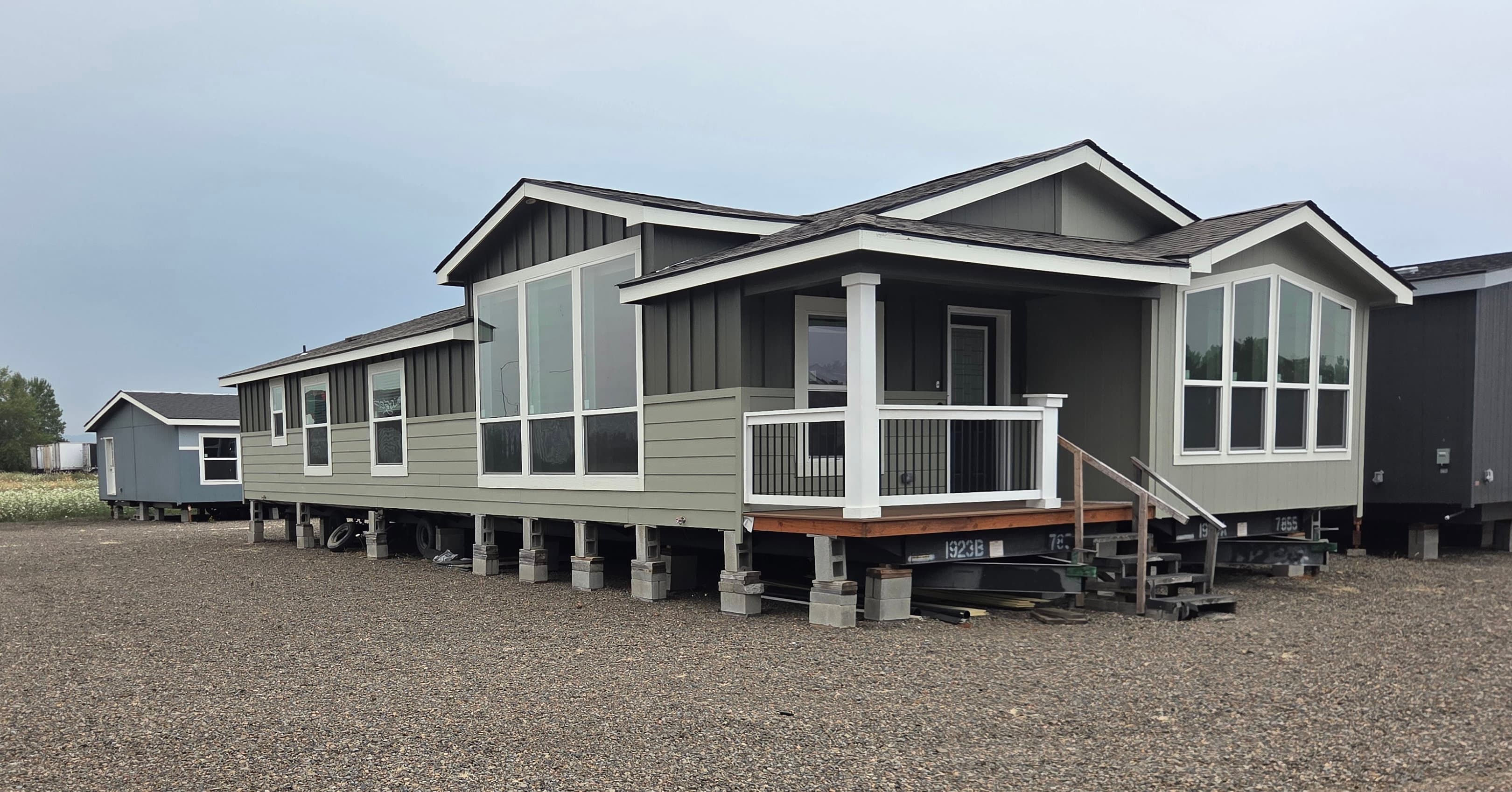 Hillcrest g865 hero and exterior home features