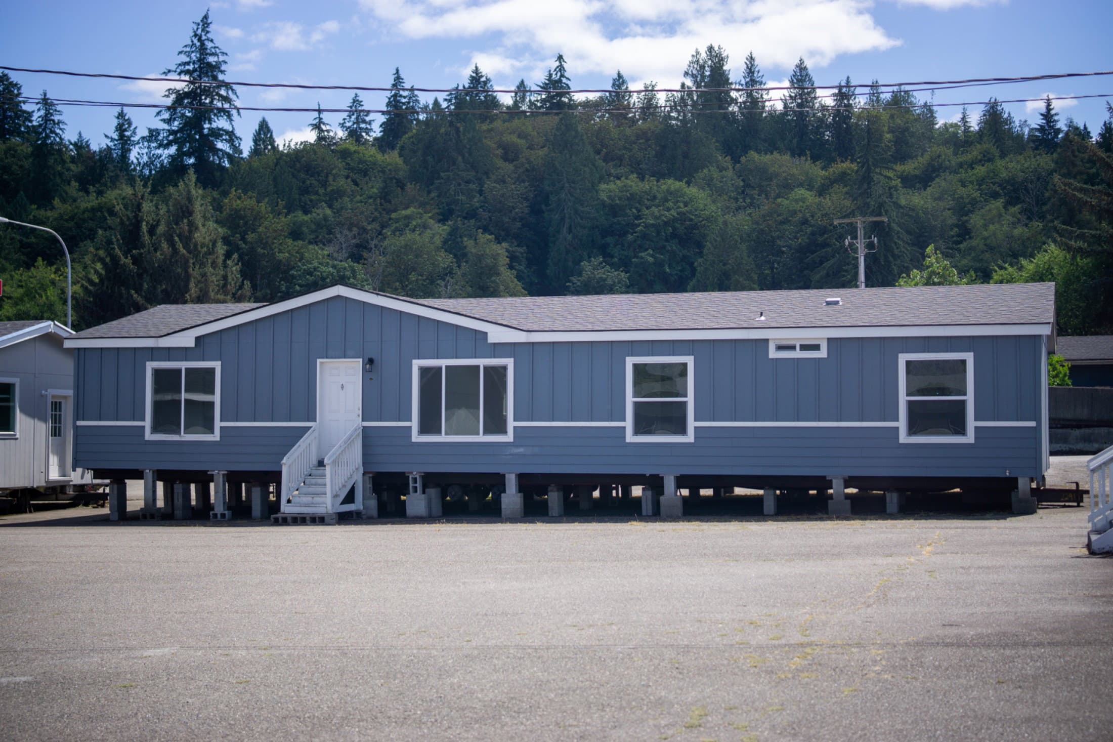 Eagle 28664s hero and exterior home features