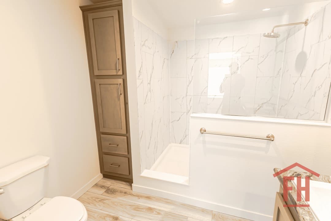 Columbia river multi-section 2017 bathroom home features
