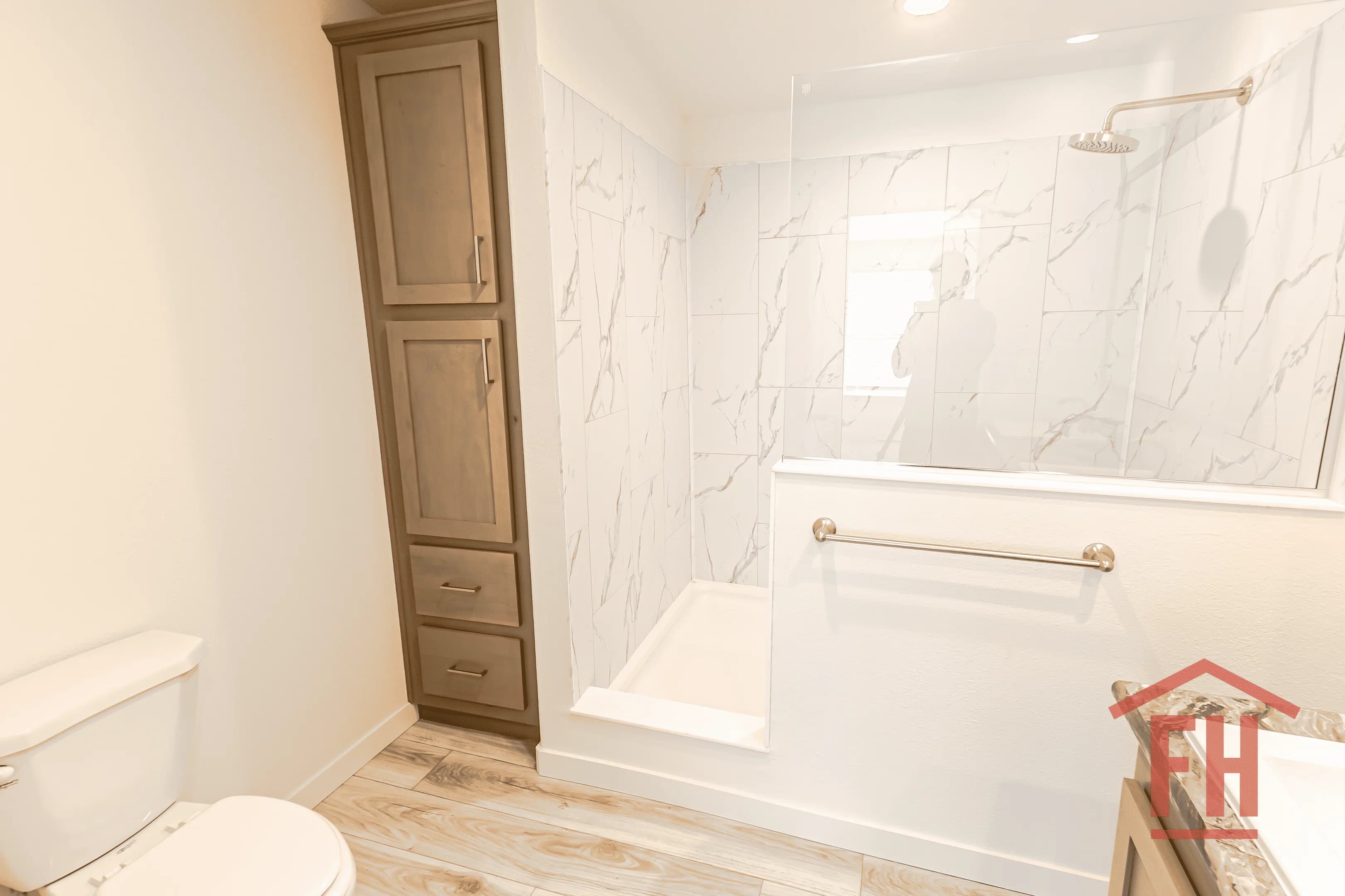 Columbia river multi-section 2017 bathroom home features