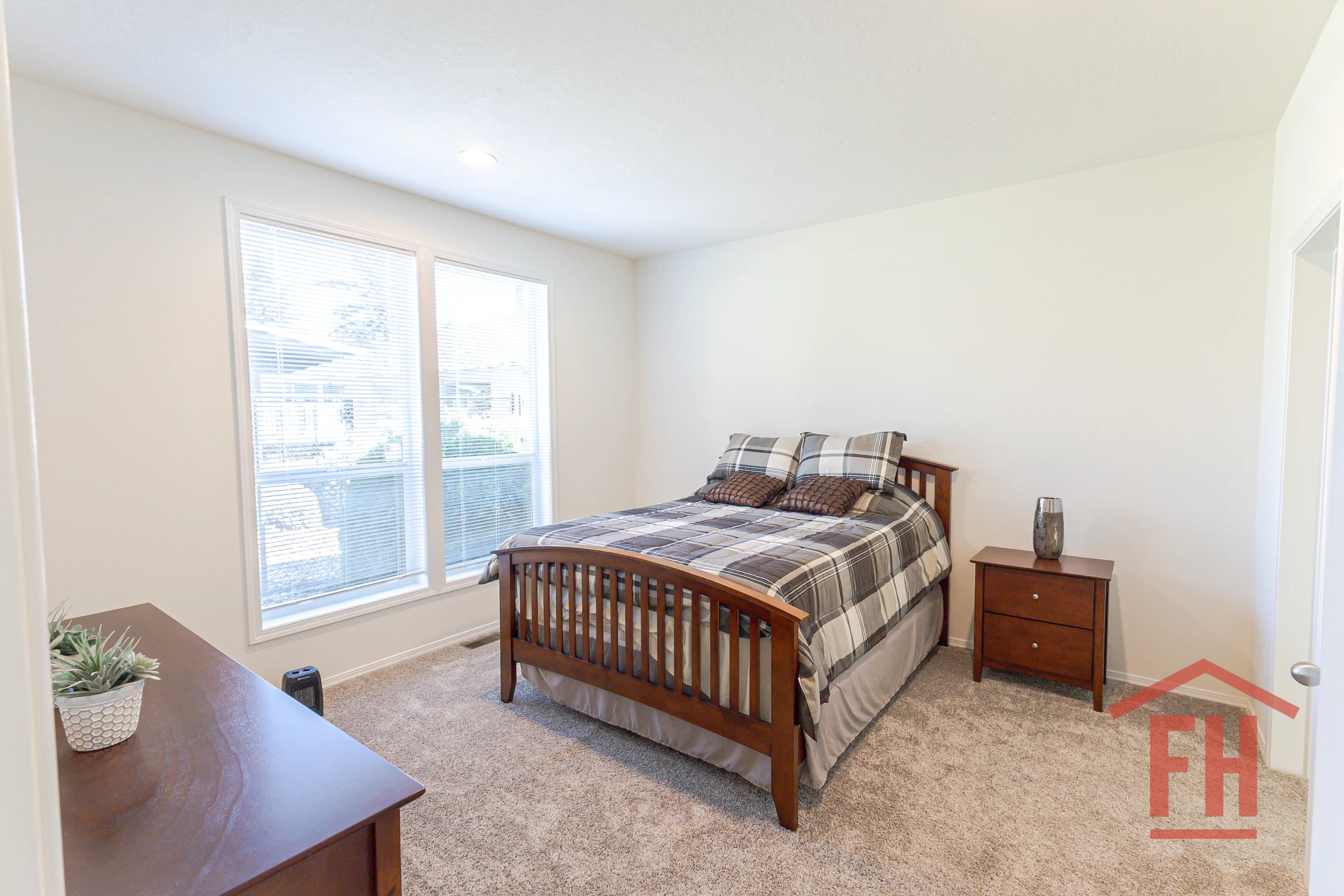 Drm481f interior and bedroom home features