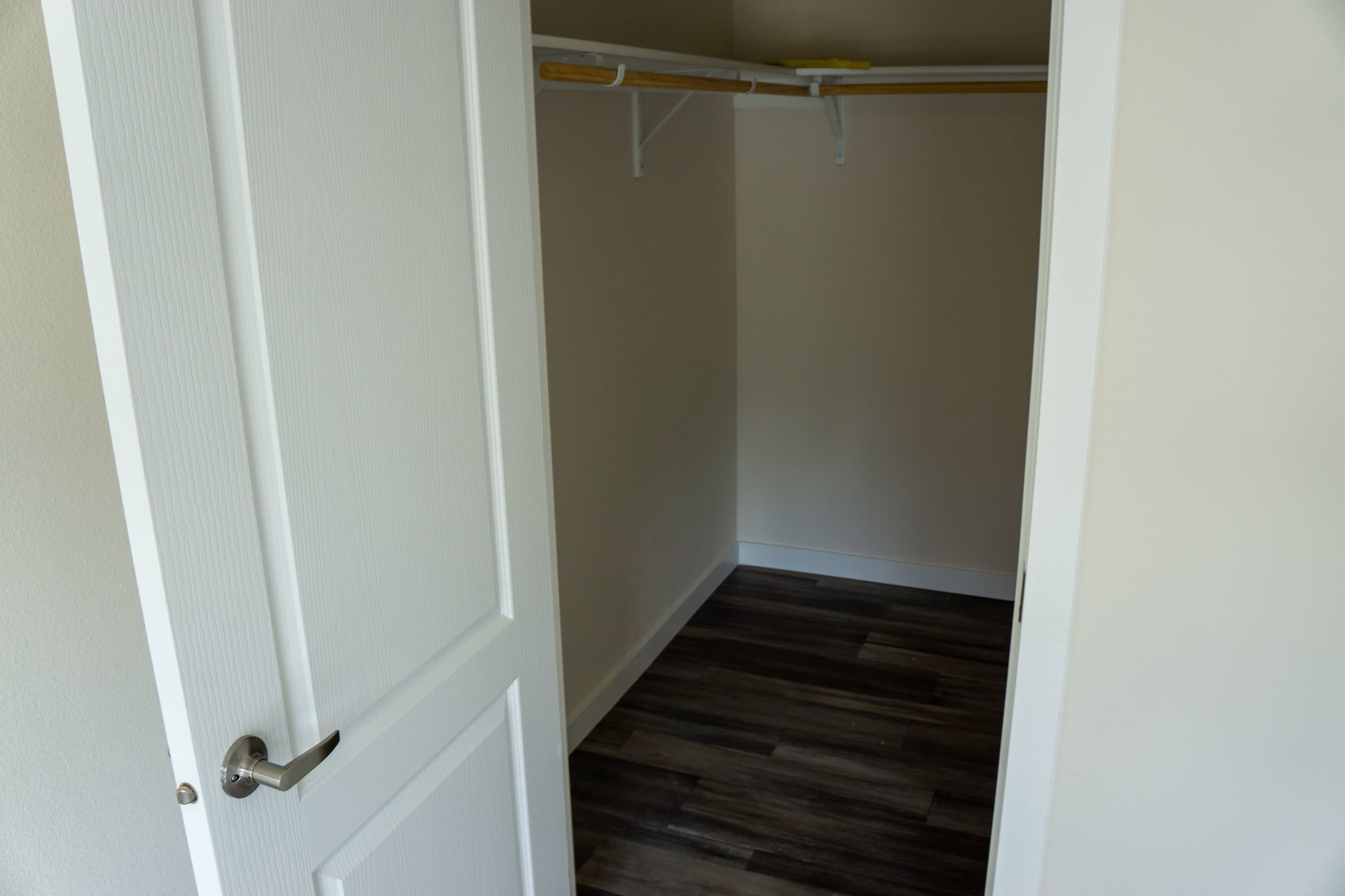 The stratus (24362d) interior and bedroom home features