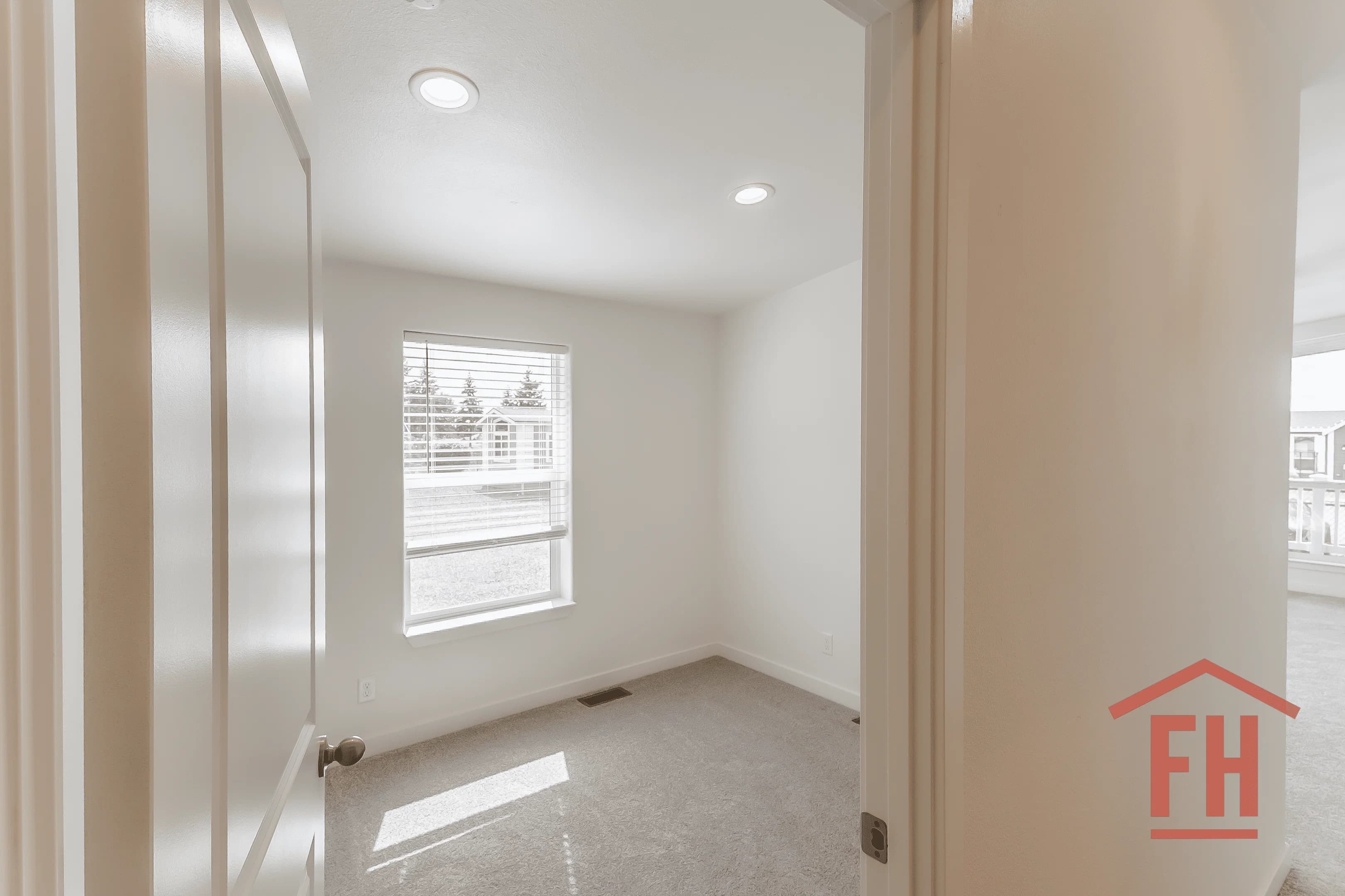 Columbia river multi-section 2017 interior home features