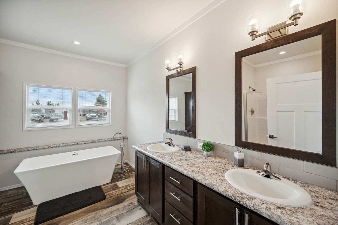Hillcrest g865 bathroom home features