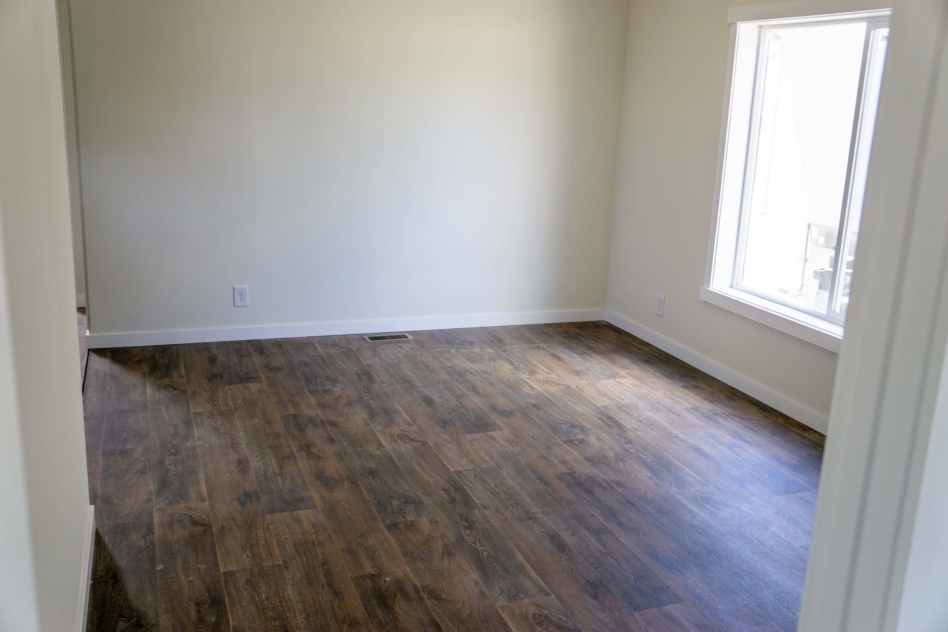 Evergreen 24403e interior home features