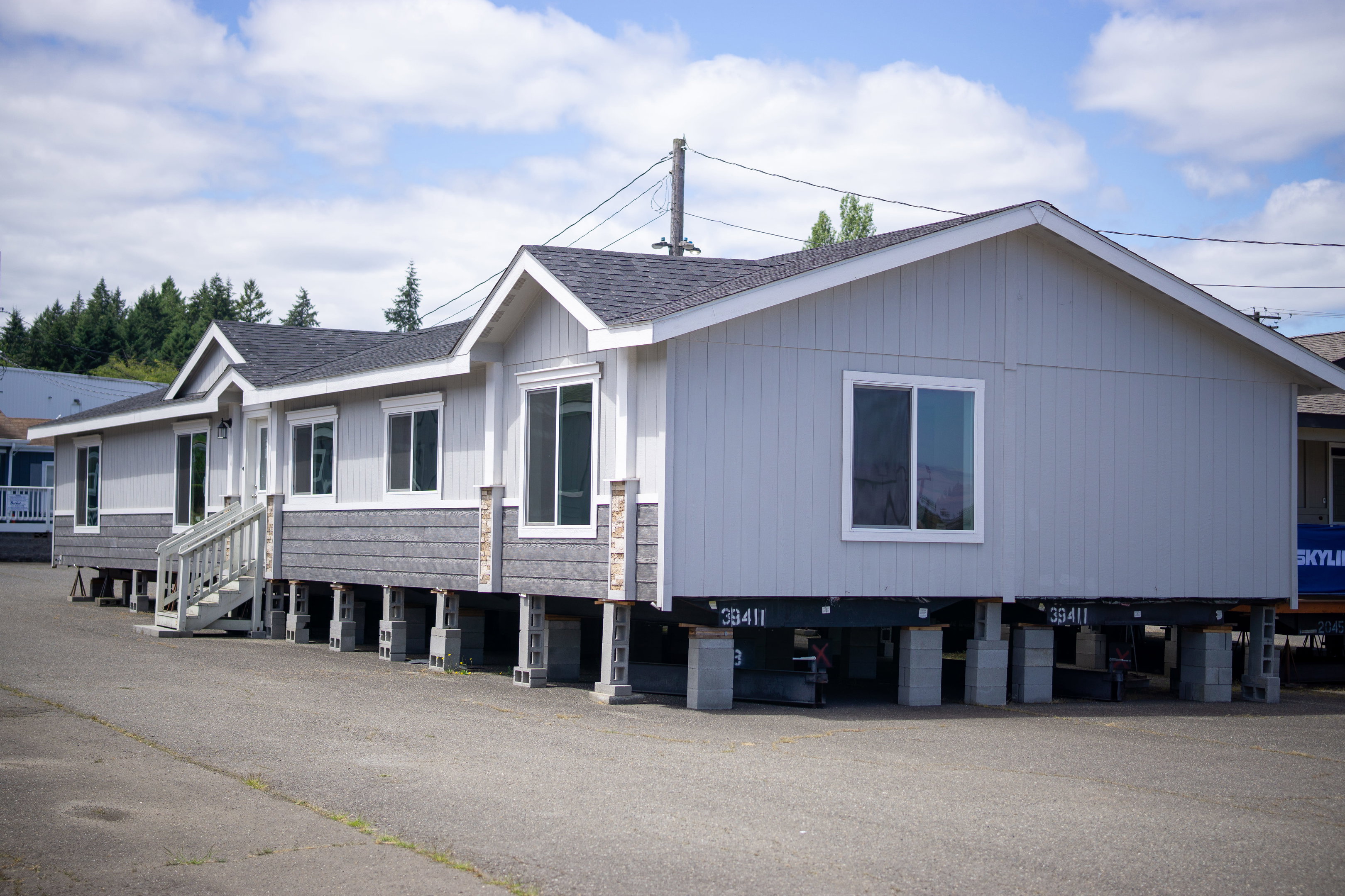 The stanley (28764n) exterior and hero home features