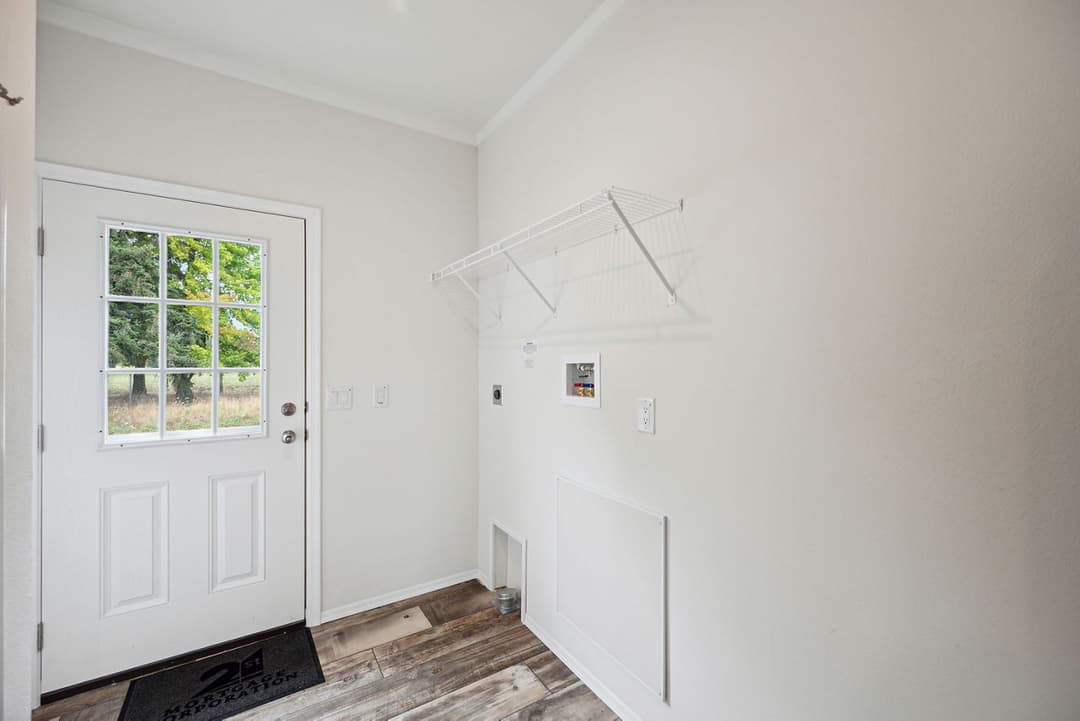 Hillcrest g865 interior home features