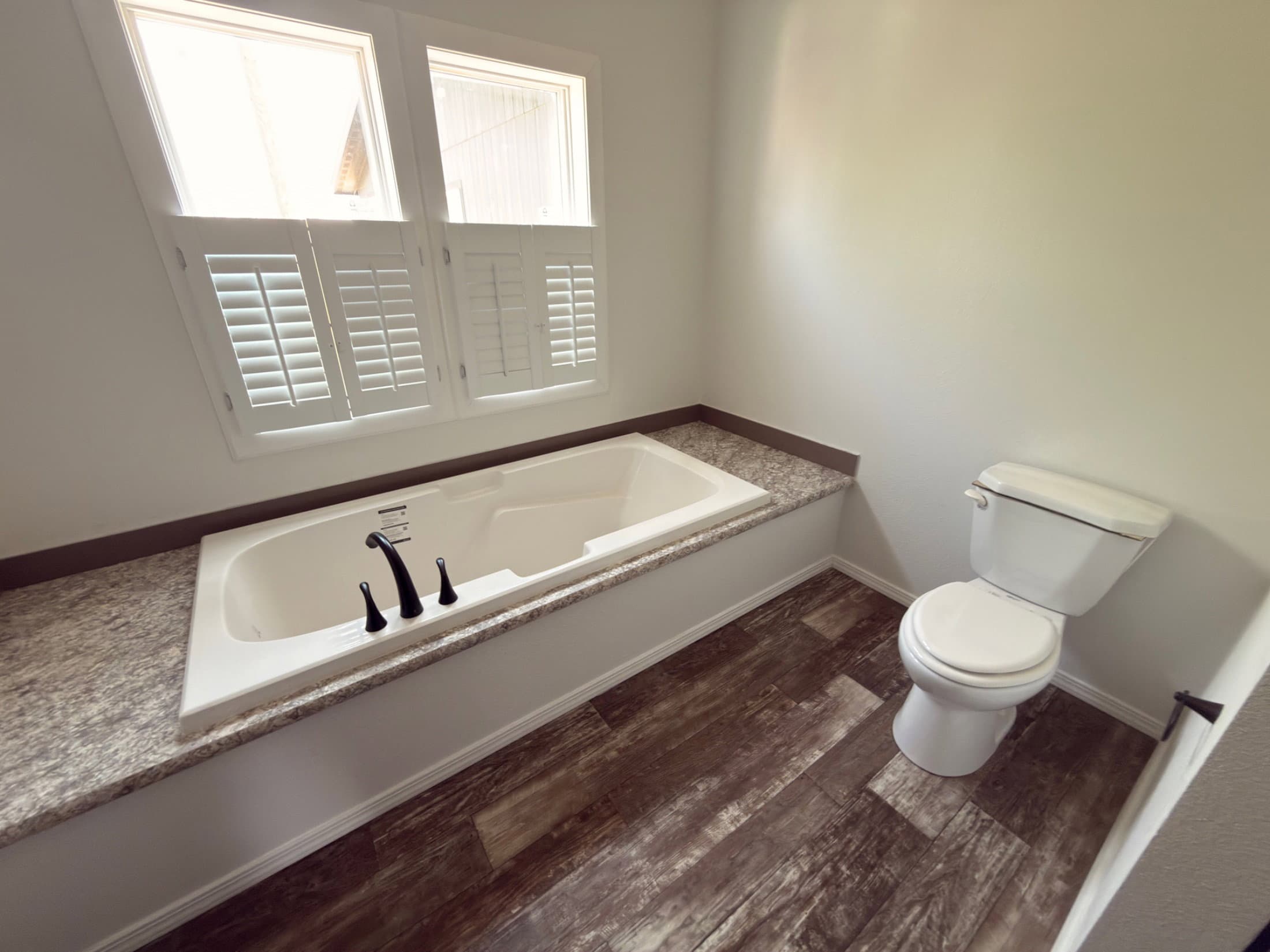 Hidden valley hv4663m interior and bathroom home features