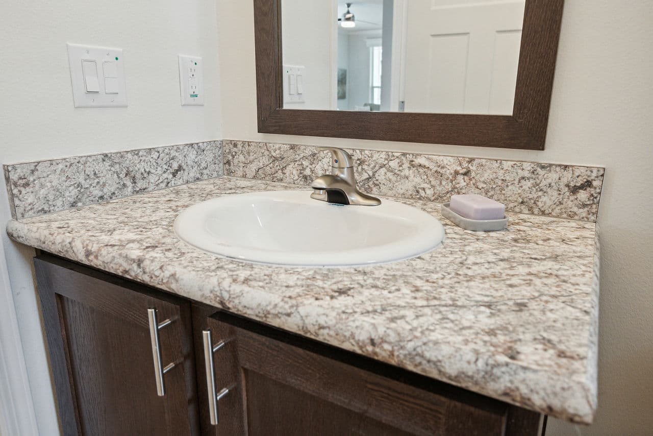 Hillcrest g865 bathroom home features