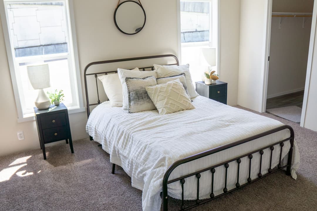 The opal (28483f) interior and bedroom home features
