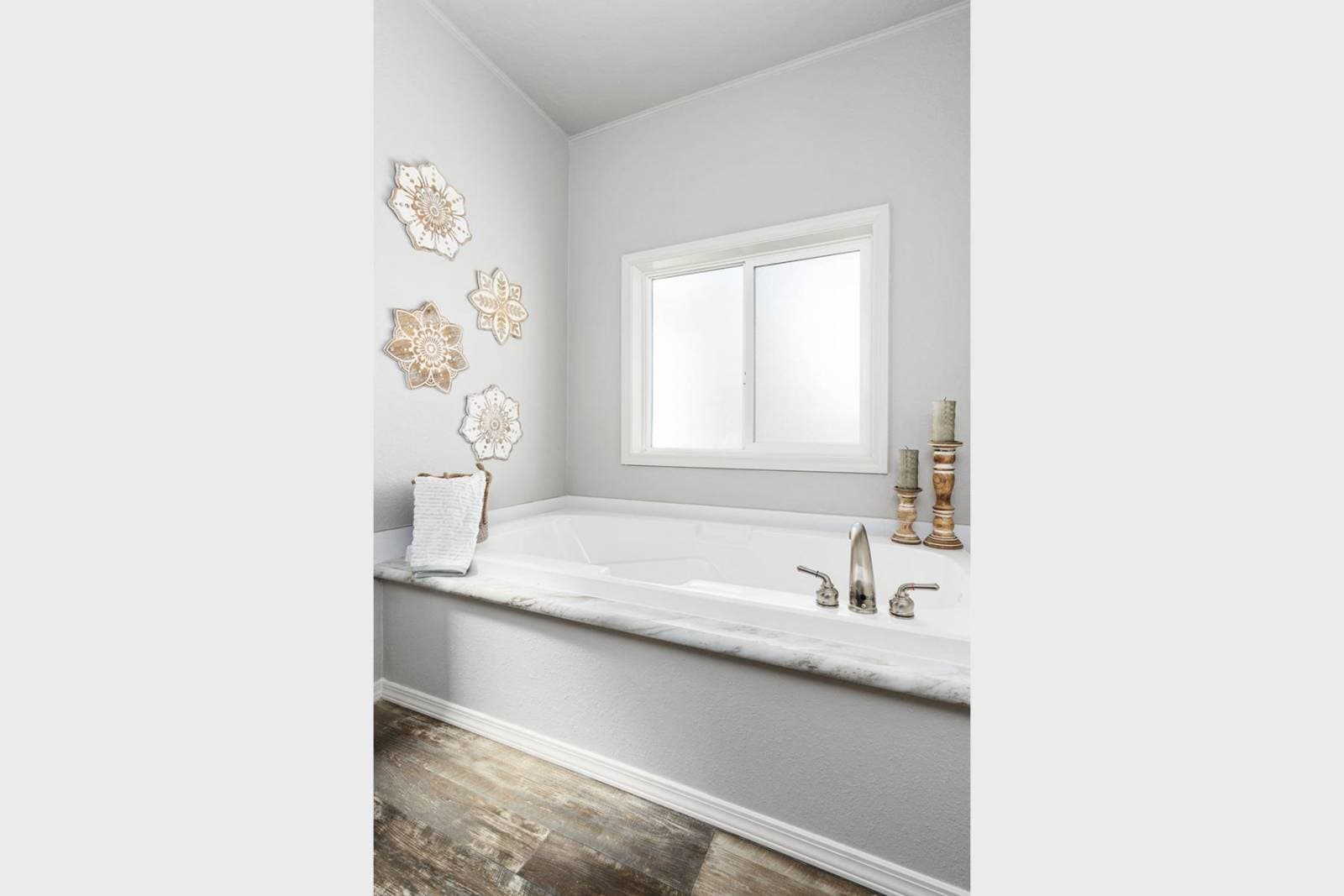 Dreamworks dw4603f bathroom home features