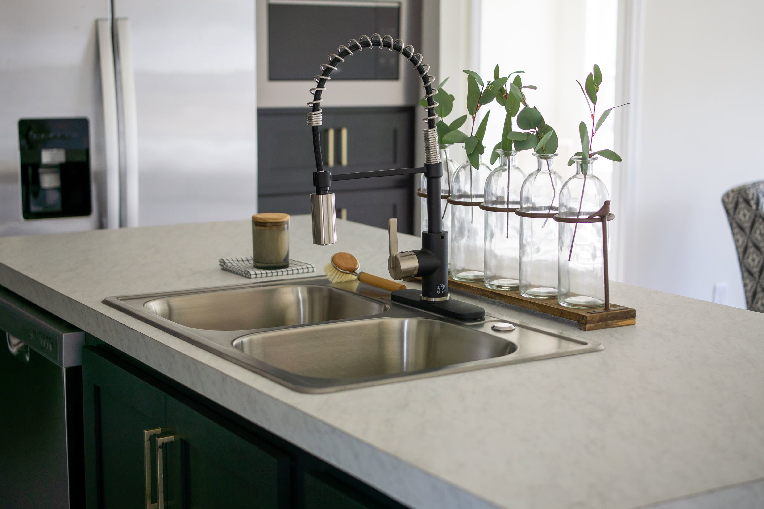 Pure 28604m interior and kitchen home features