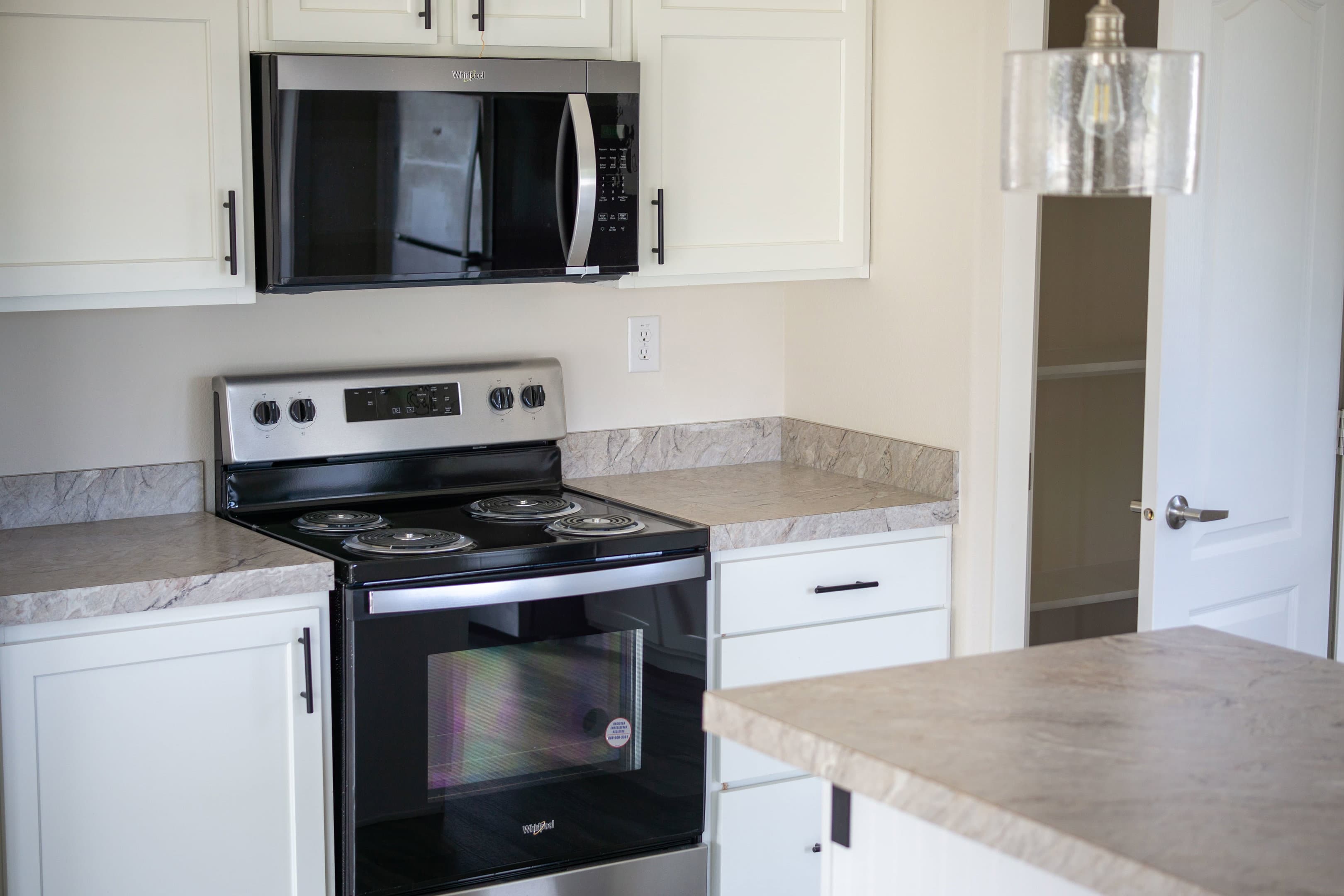The stratus (24362d) interior and kitchen home features