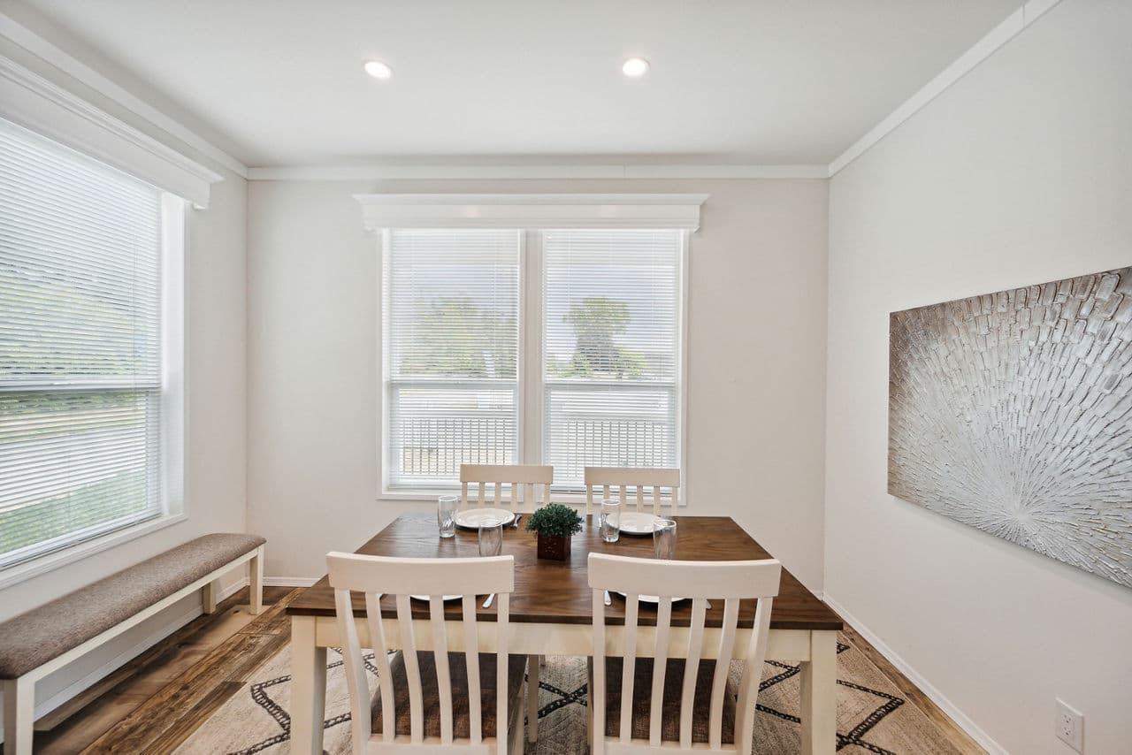 Hillcrest g865 interior home features
