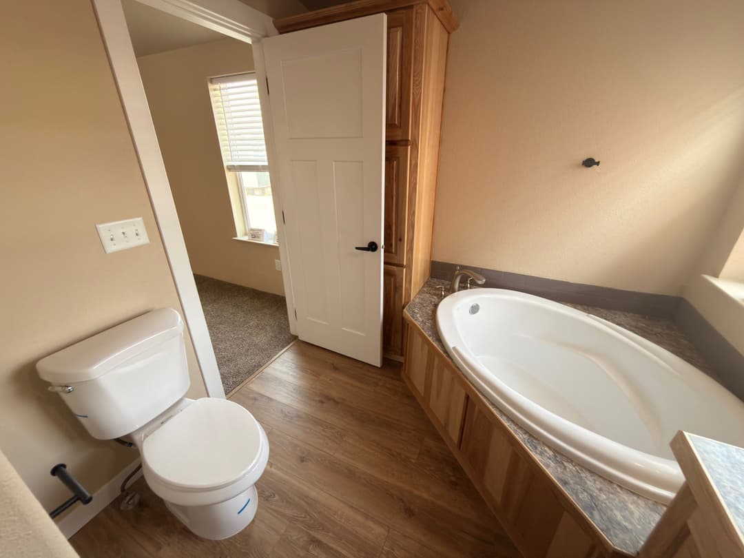 Cedar canyon 2020 interior and bathroom home features