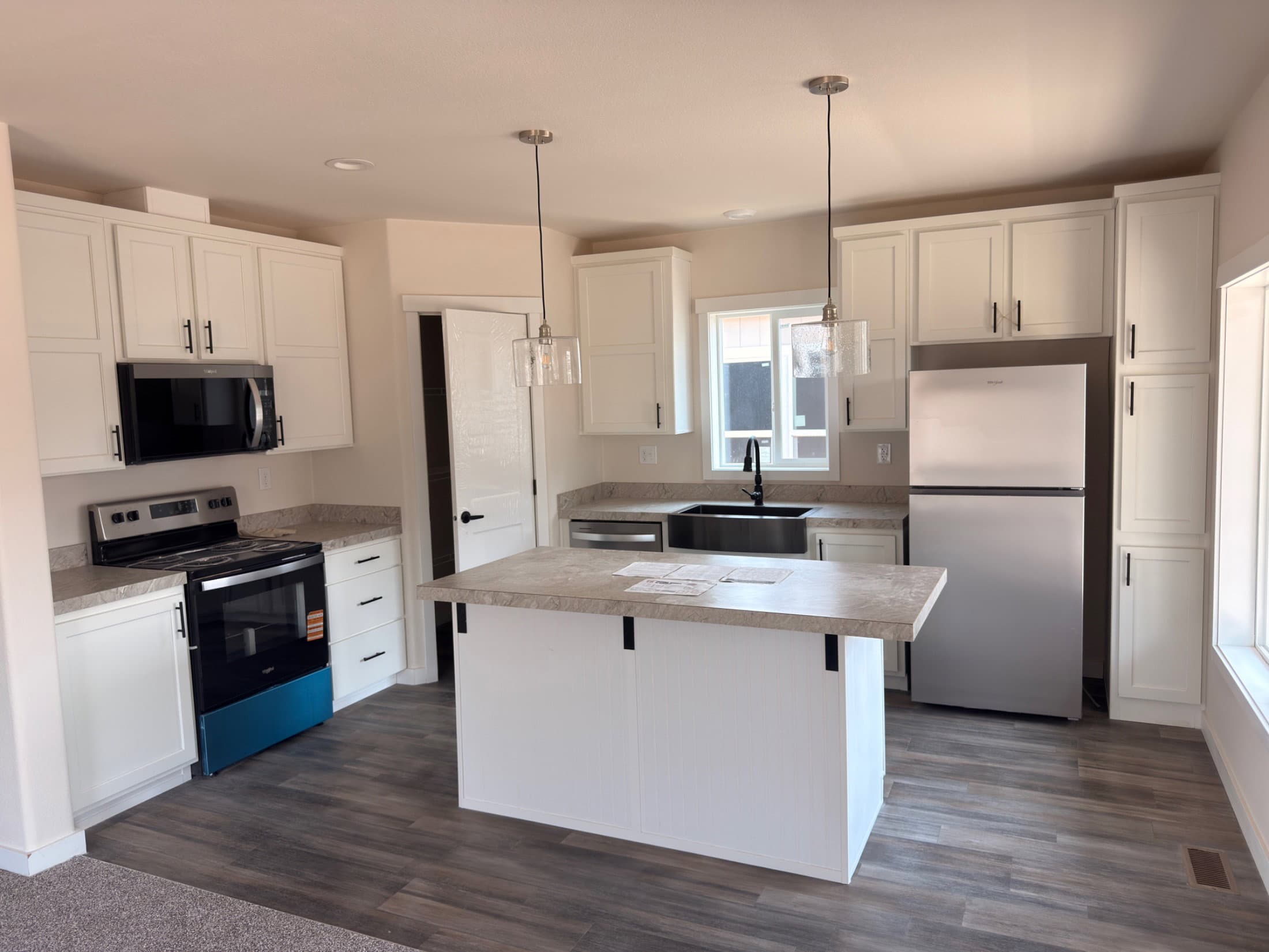 The stratus (24362d) interior and kitchen home features
