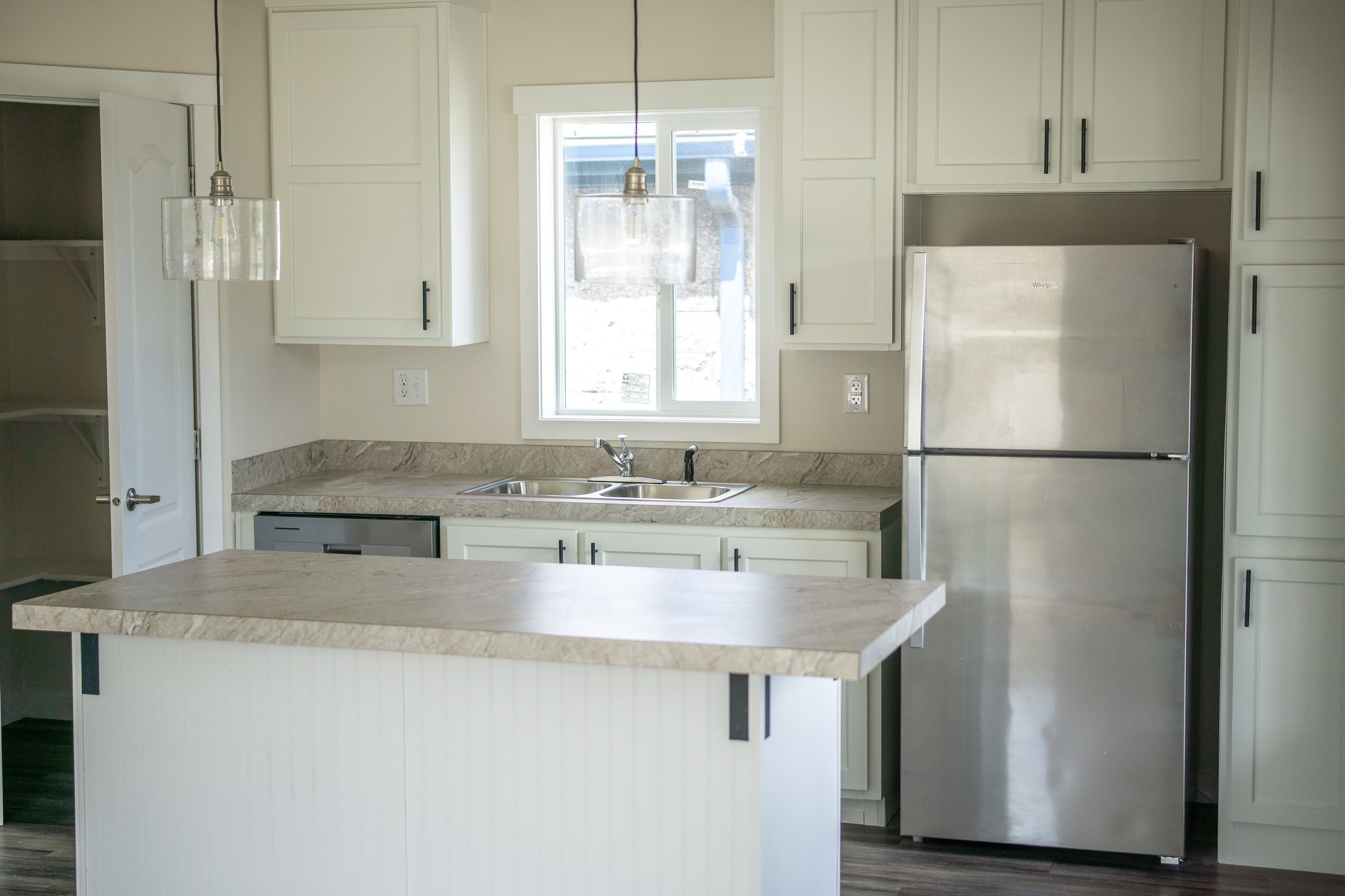 The stratus (24362d) interior and kitchen home features