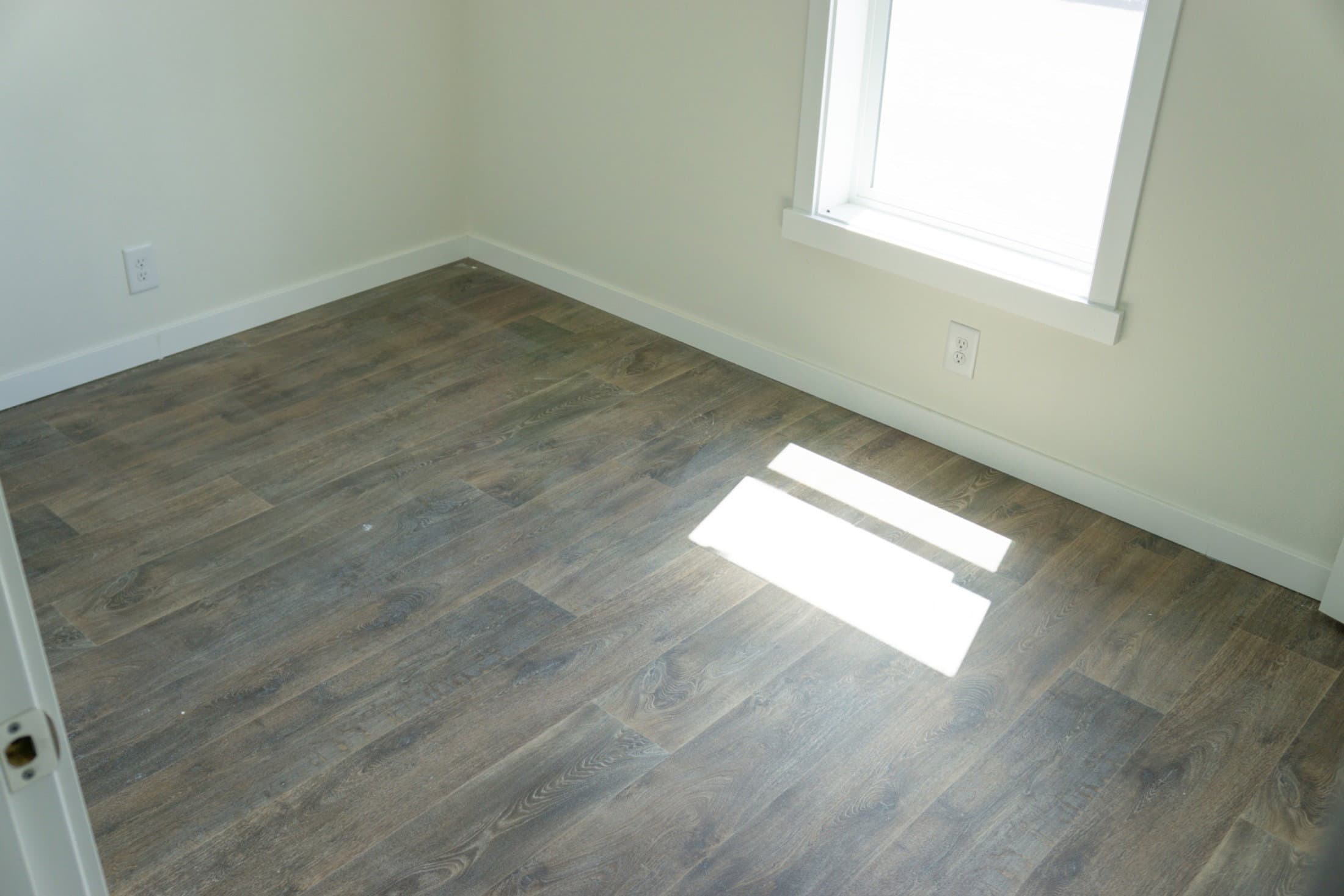 Evergreen 24403e interior and bedroom home features