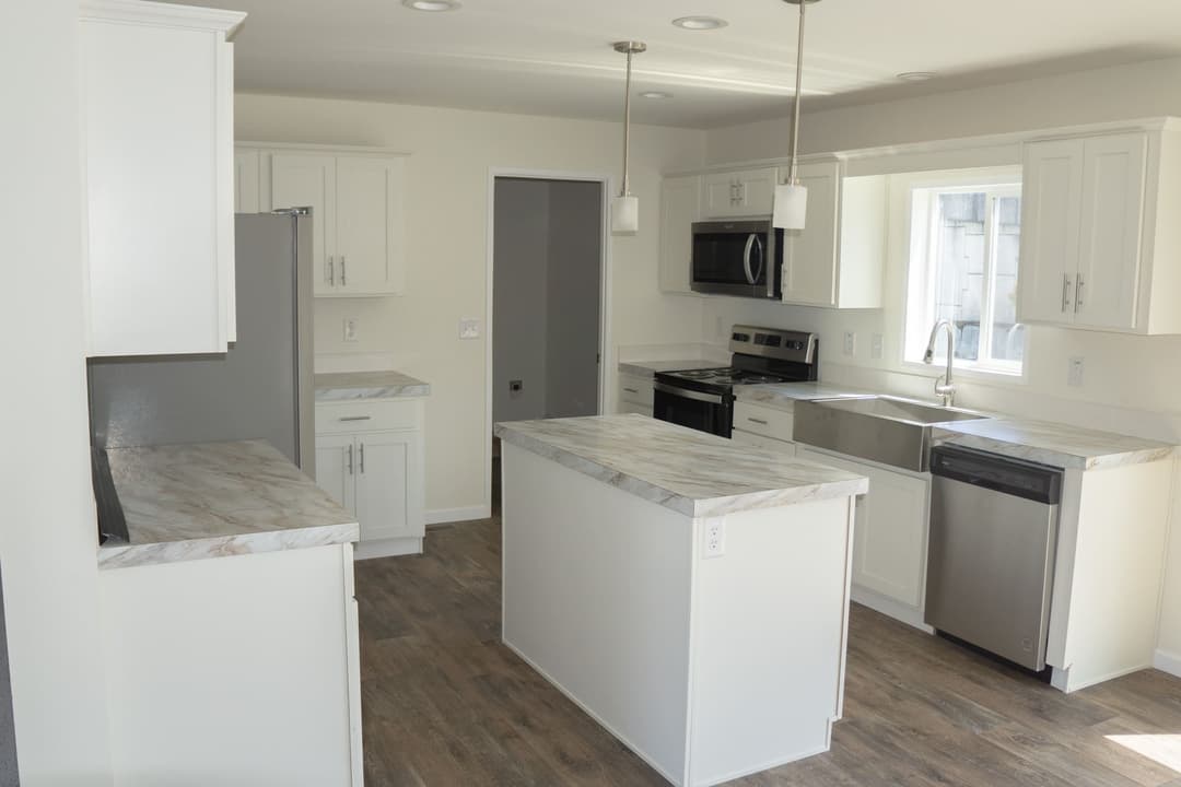 Eagle 28664s interior and kitchen home features