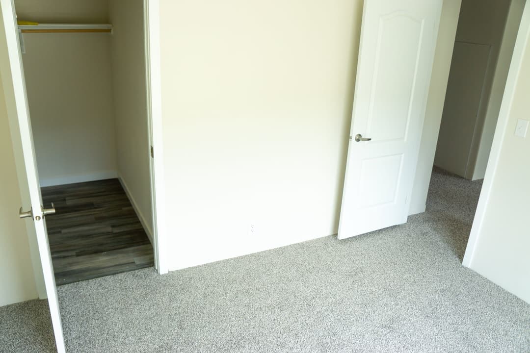 The stratus (24362d) interior and bedroom home features