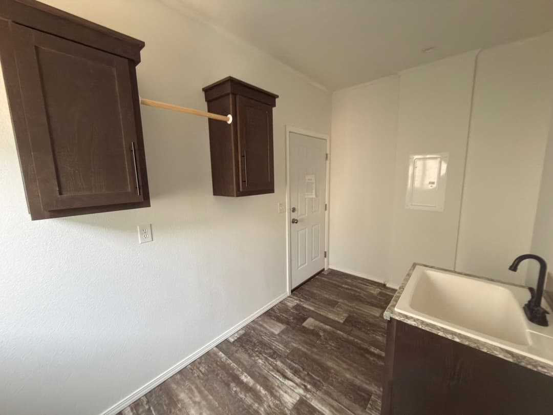 Hidden valley hv4663m interior home features