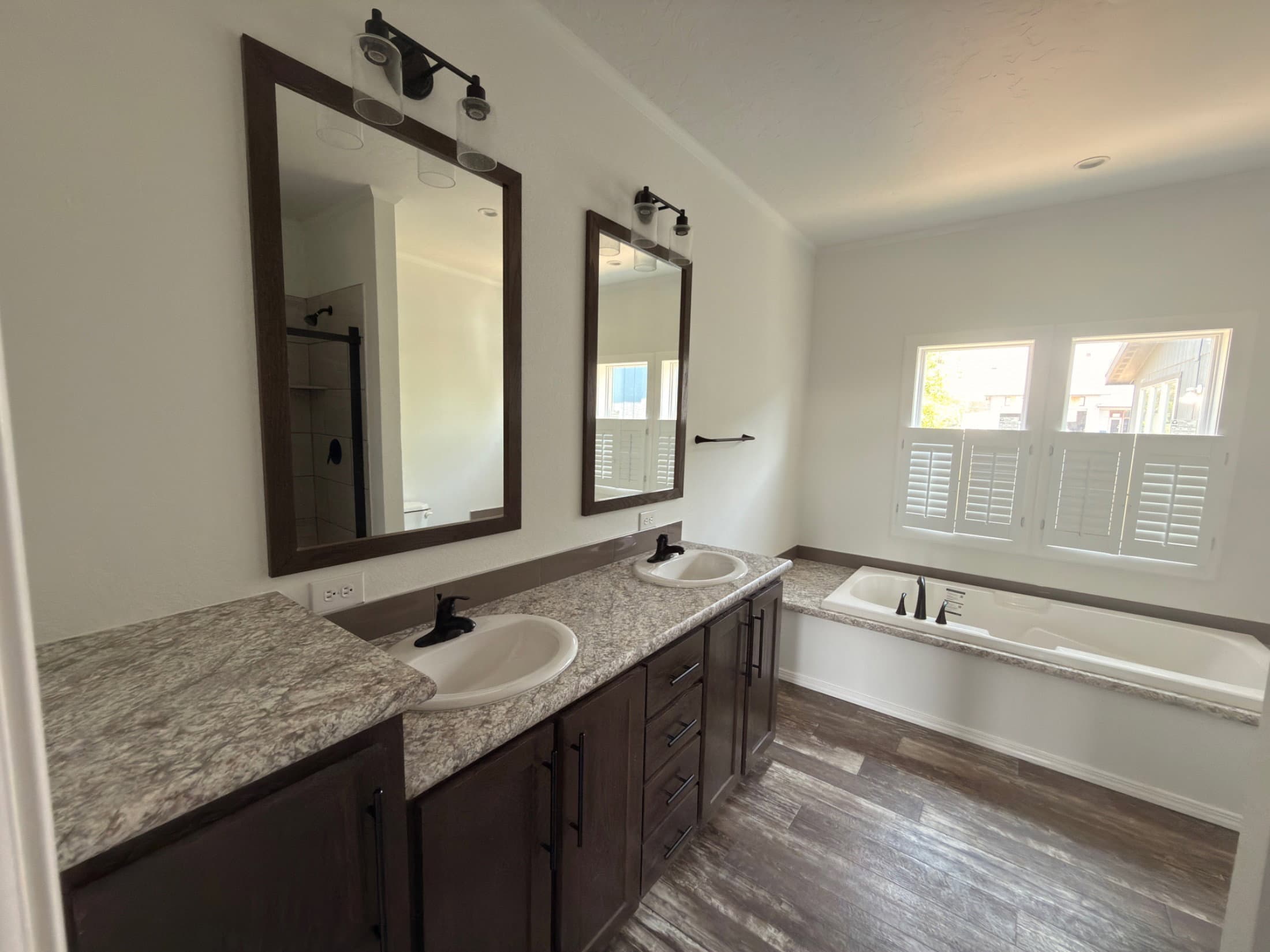 Hidden valley hv4663m interior and bathroom home features