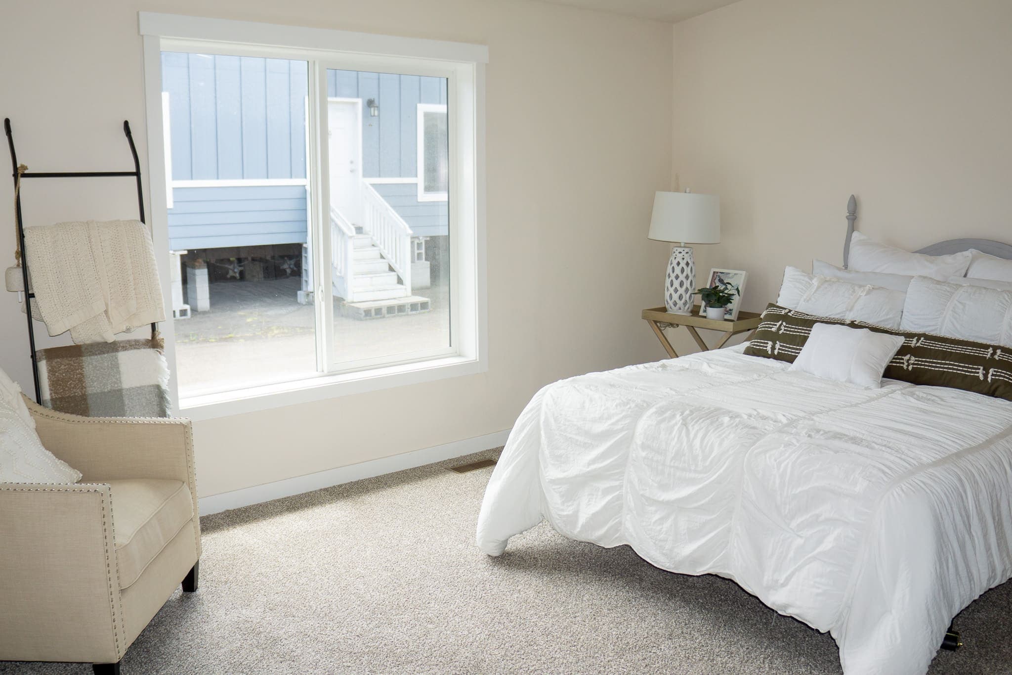 The stanley (28764n) interior and bedroom home features