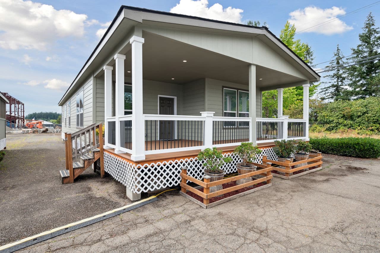Hillcrest g865 exterior home features