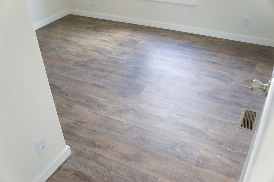 Evergreen 24403e interior and bedroom home features