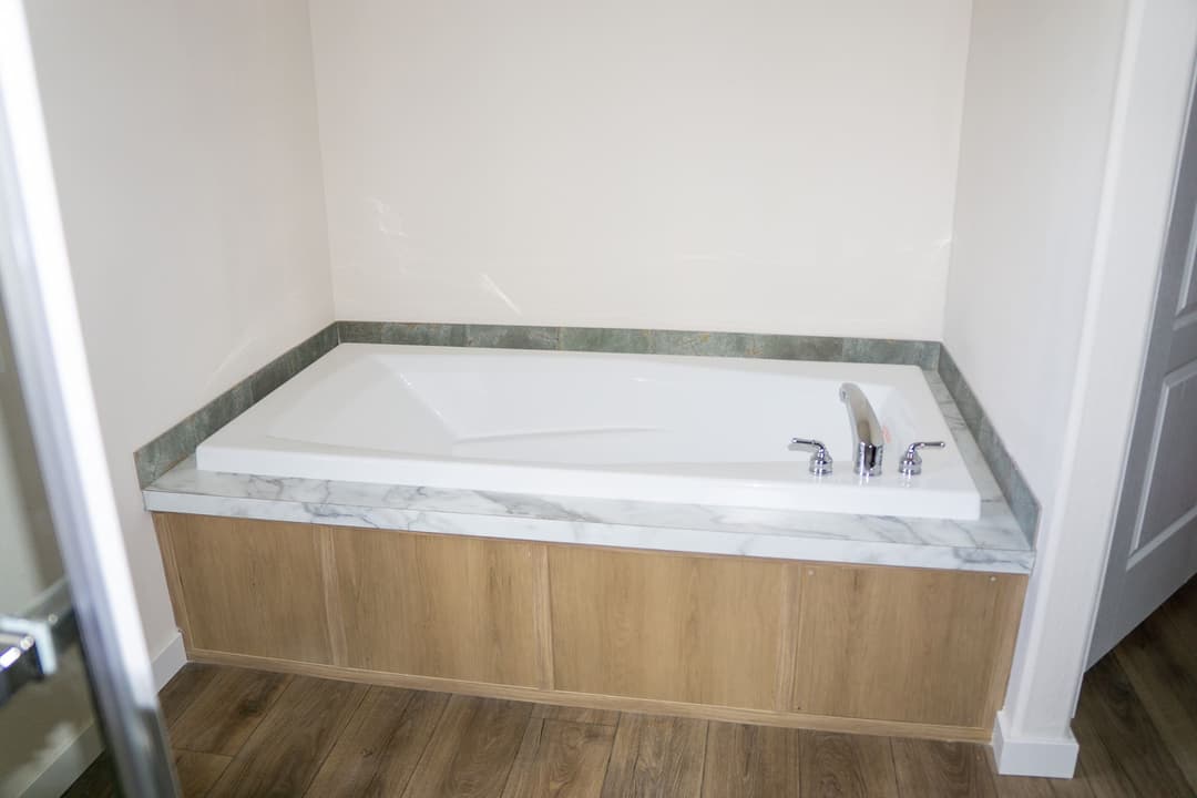 The stanley (28764n) interior and bathroom home features