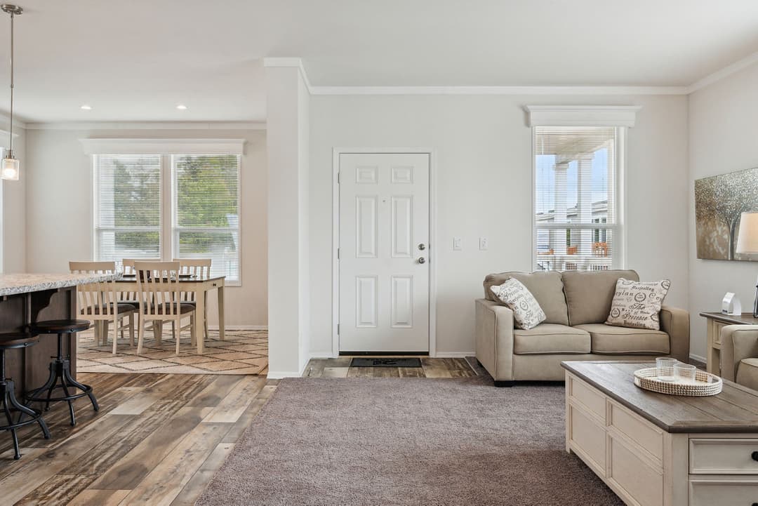 Hillcrest g865 interior home features