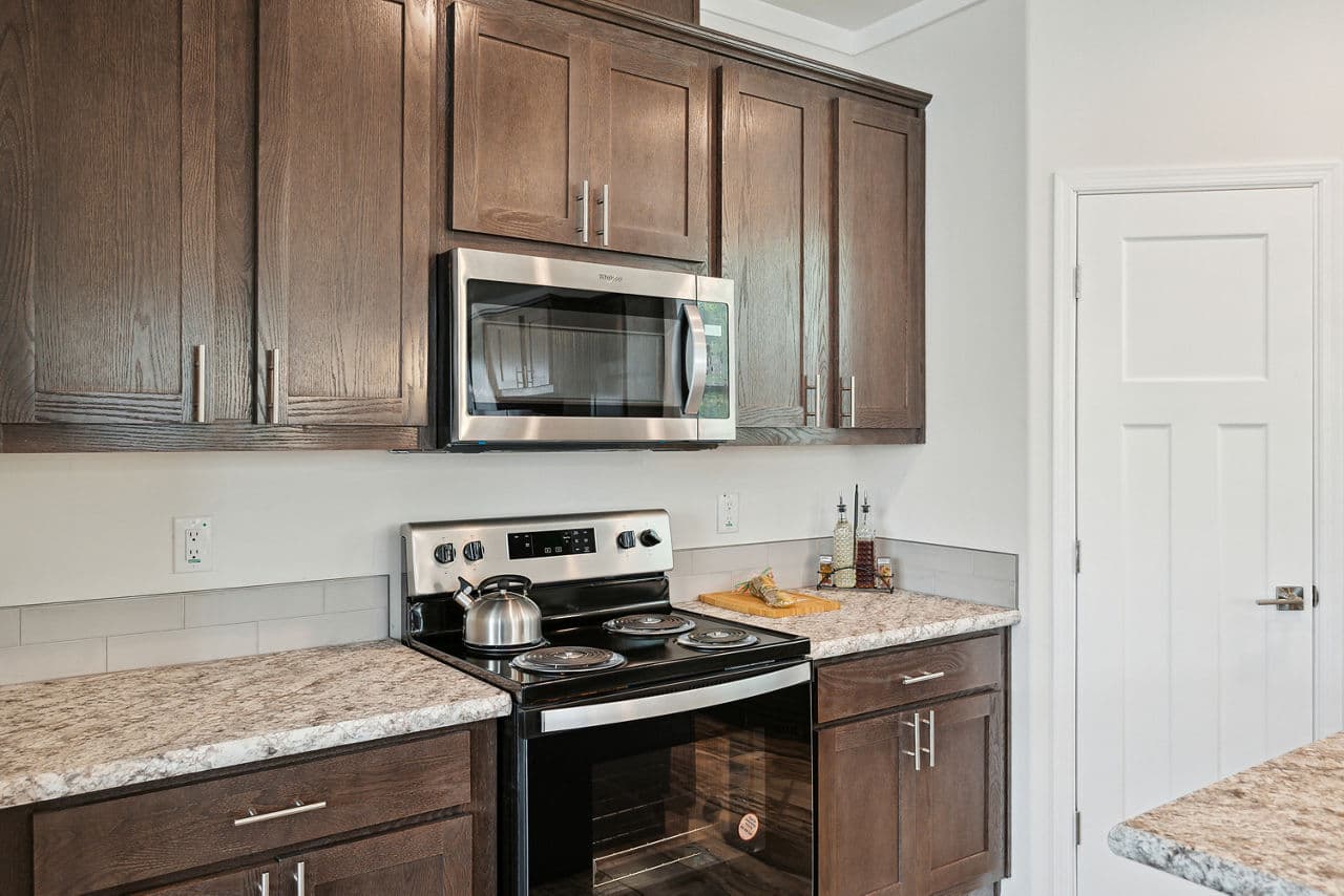 Hillcrest g865 kitchen home features