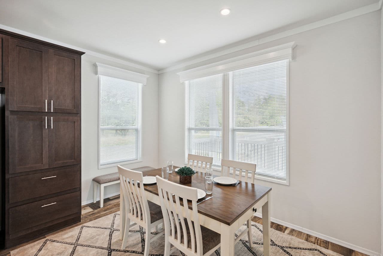 Hillcrest g865 interior home features