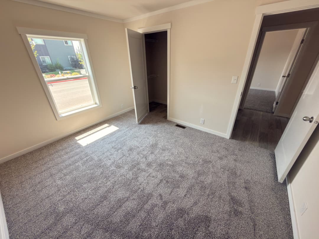 Rhythm series 28664r interior and bedroom home features