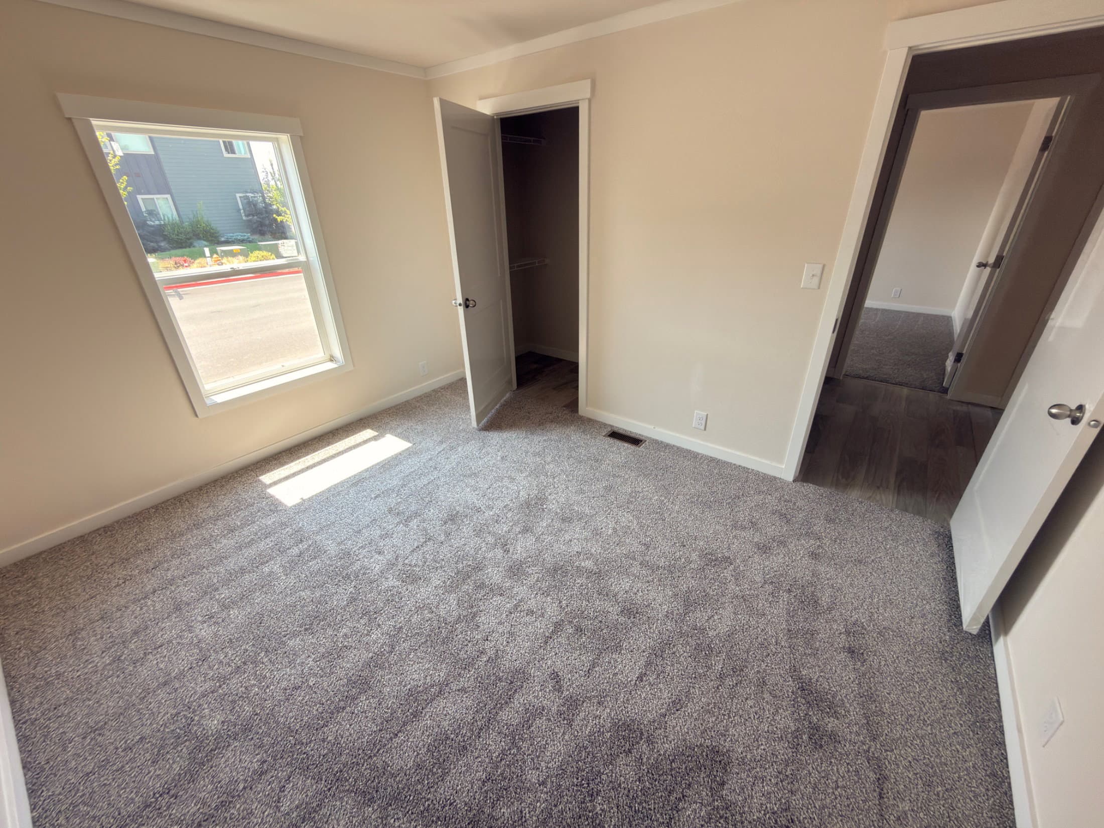 Rhythm series 28664r interior and bedroom home features