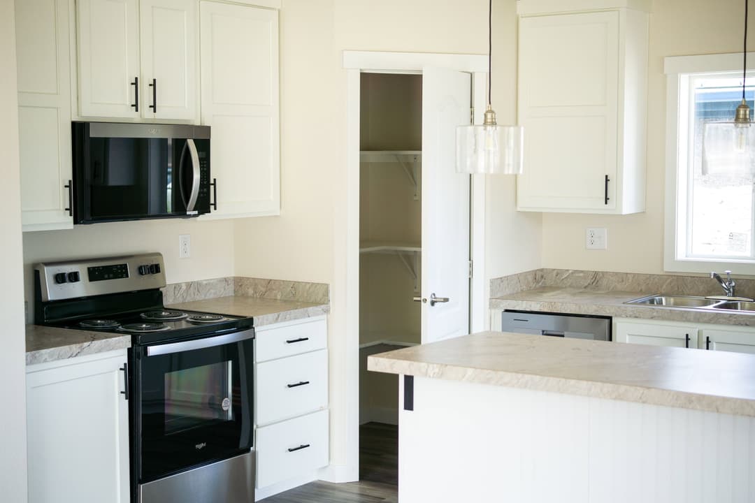 The stratus (24362d) interior and kitchen home features